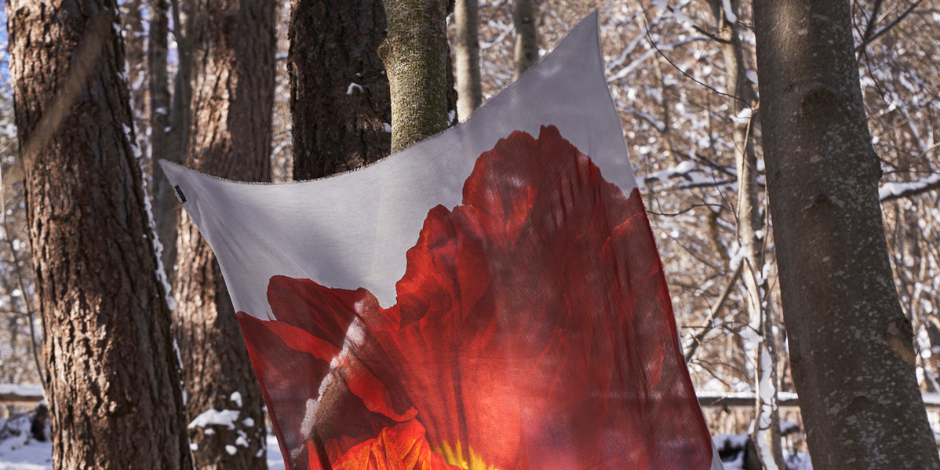 Faliero Sarti è leader nella produzione di sciarpe artigianali e stole uomo. Cashmere, seta, modal e molte altre fibre nobili