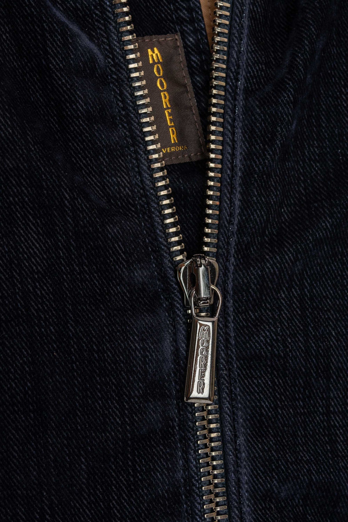 Moorer Bomber in denim floccato imbottito in piuma con collo in montone HENDRIC-41 DARK BLU