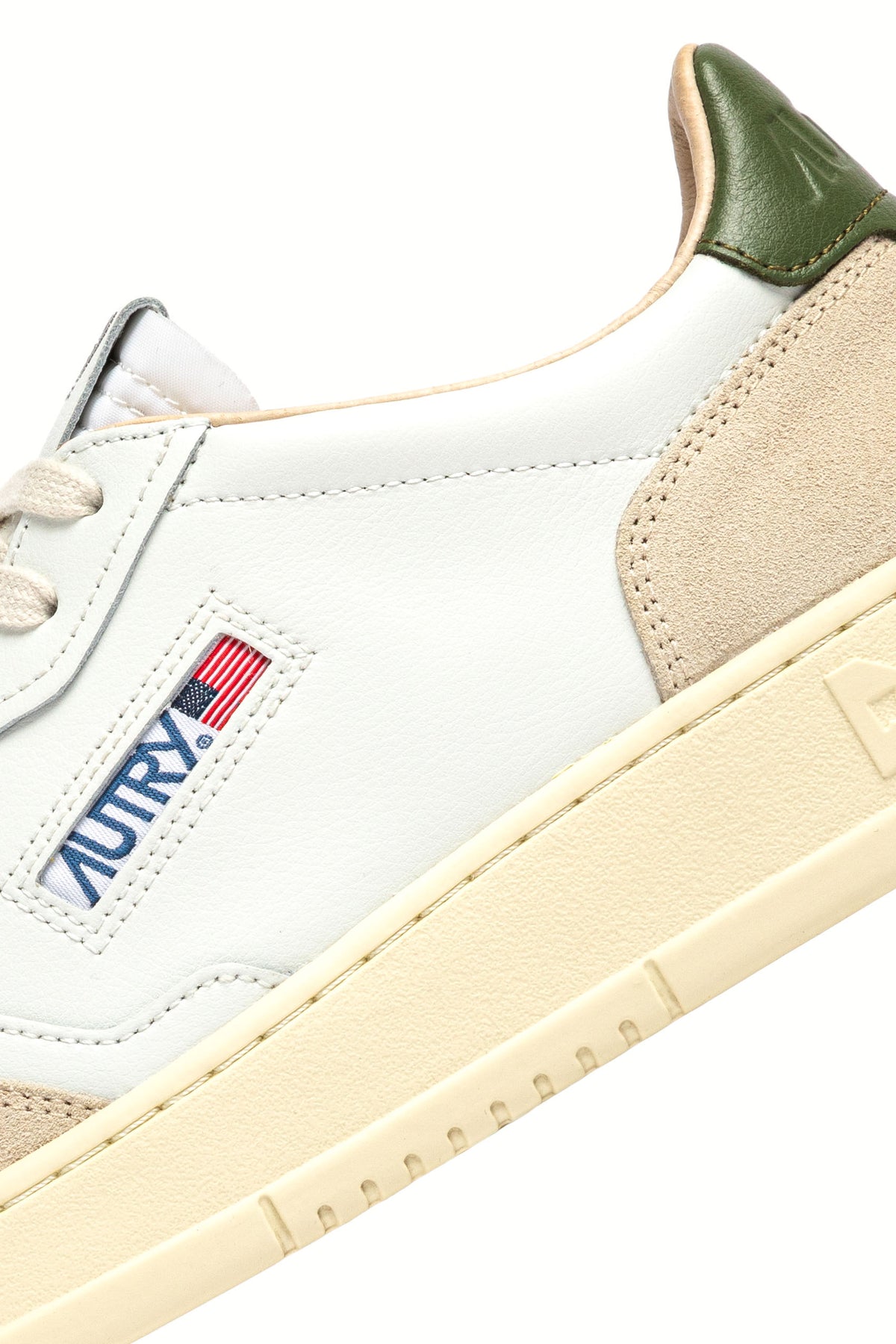 Autry Sneaker Medalist in pelle-camoscio bianco con dettaglio Bronze Green AULM LS17 WHT/BRONZEGRN