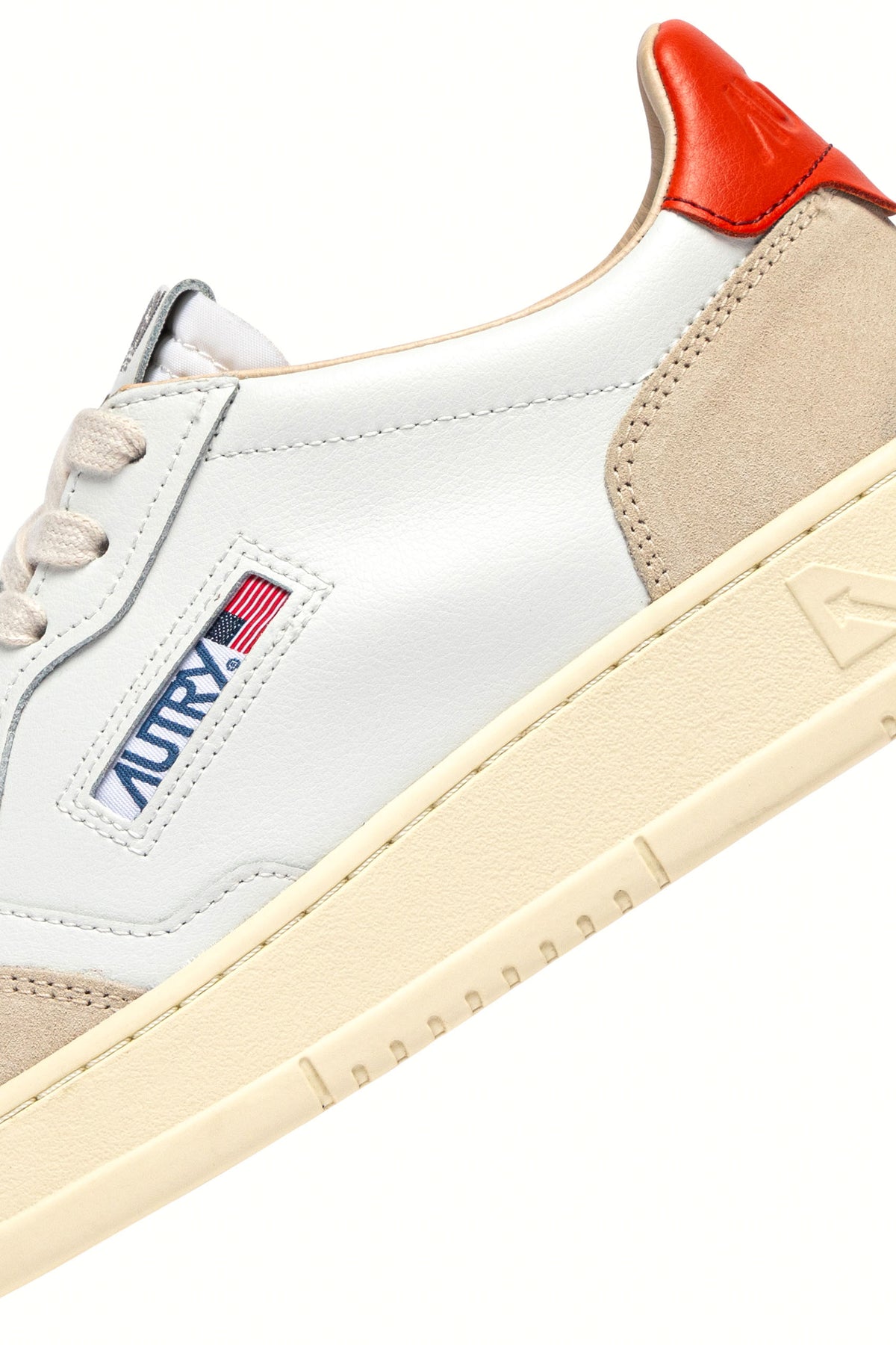 Autry Sneaker Medalist donna in pelle-camoscio bianco con dettaglio Pumpkin AULW LS19 WHT/PUMPKIN