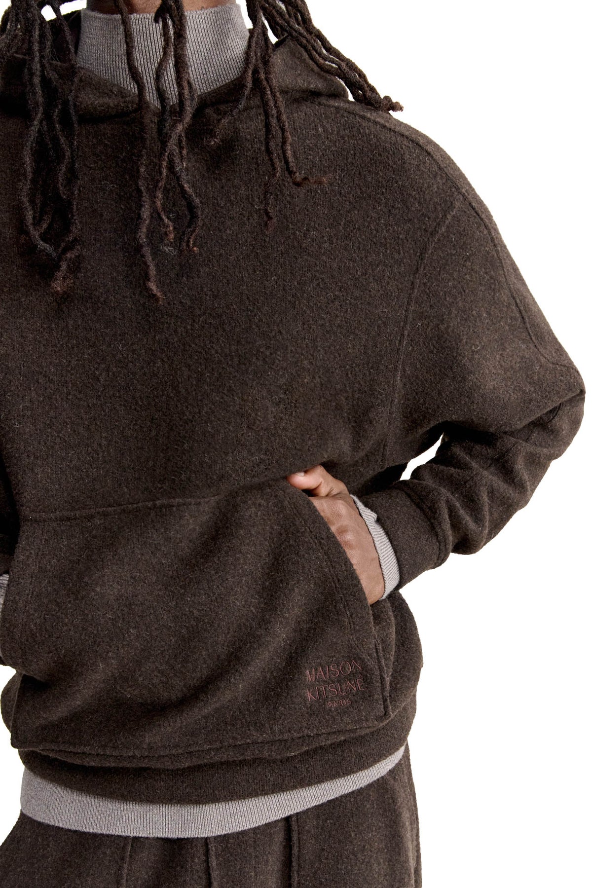 Maison Kitsuné Felpa con cappuccio in cotone-lana MRMJH03KMBIS9 DARK WOOD