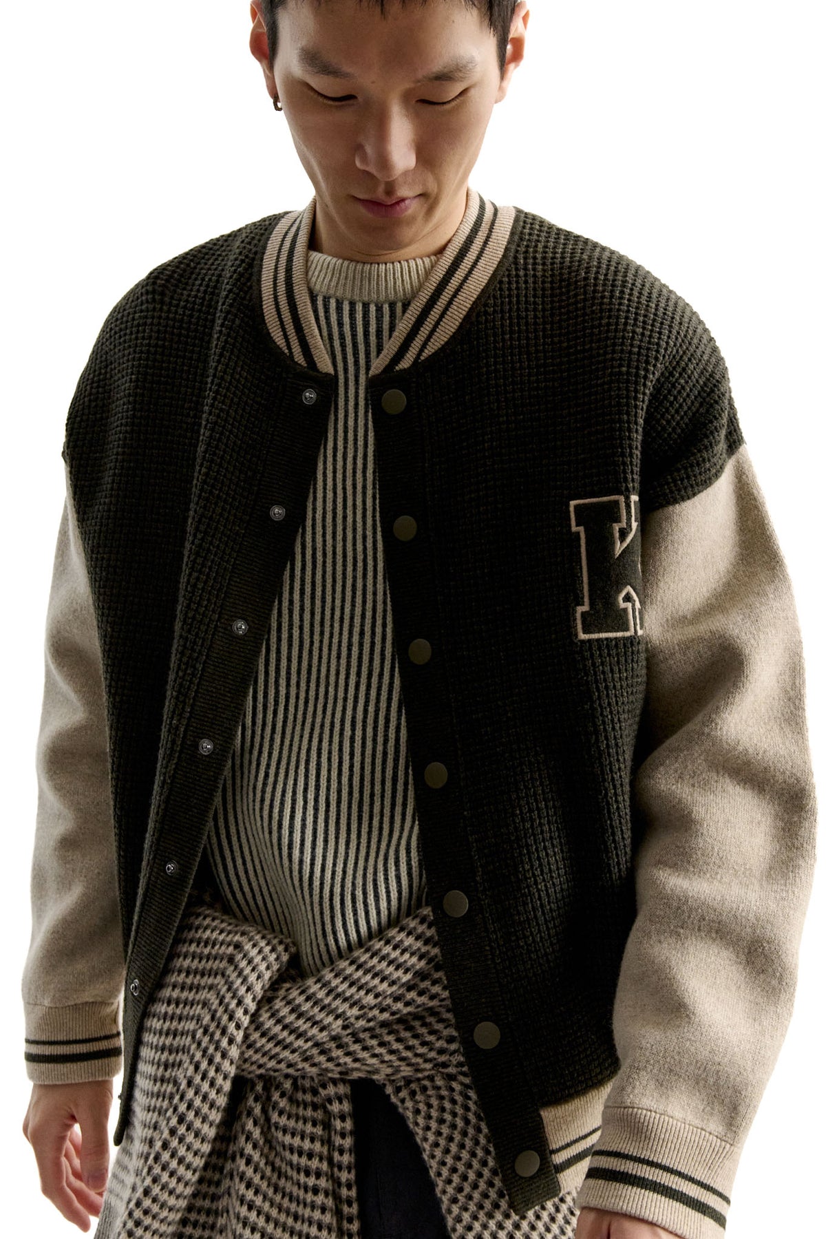 Maison Kitsuné Cardigan College in pura lana merino double face con dettagli varsity MRMKCO5KT1225 BELUGA/DUSTY BEIGE