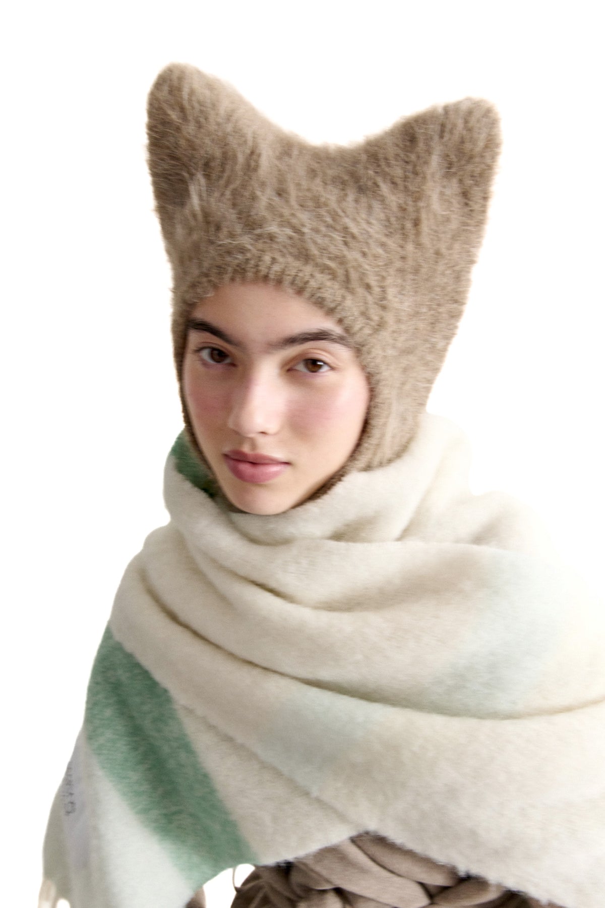 Maison Kitsuné Passamontagna Fox Ears in alpaca Feather Beige MRUAH05KT1232 FEATHER BEIGE