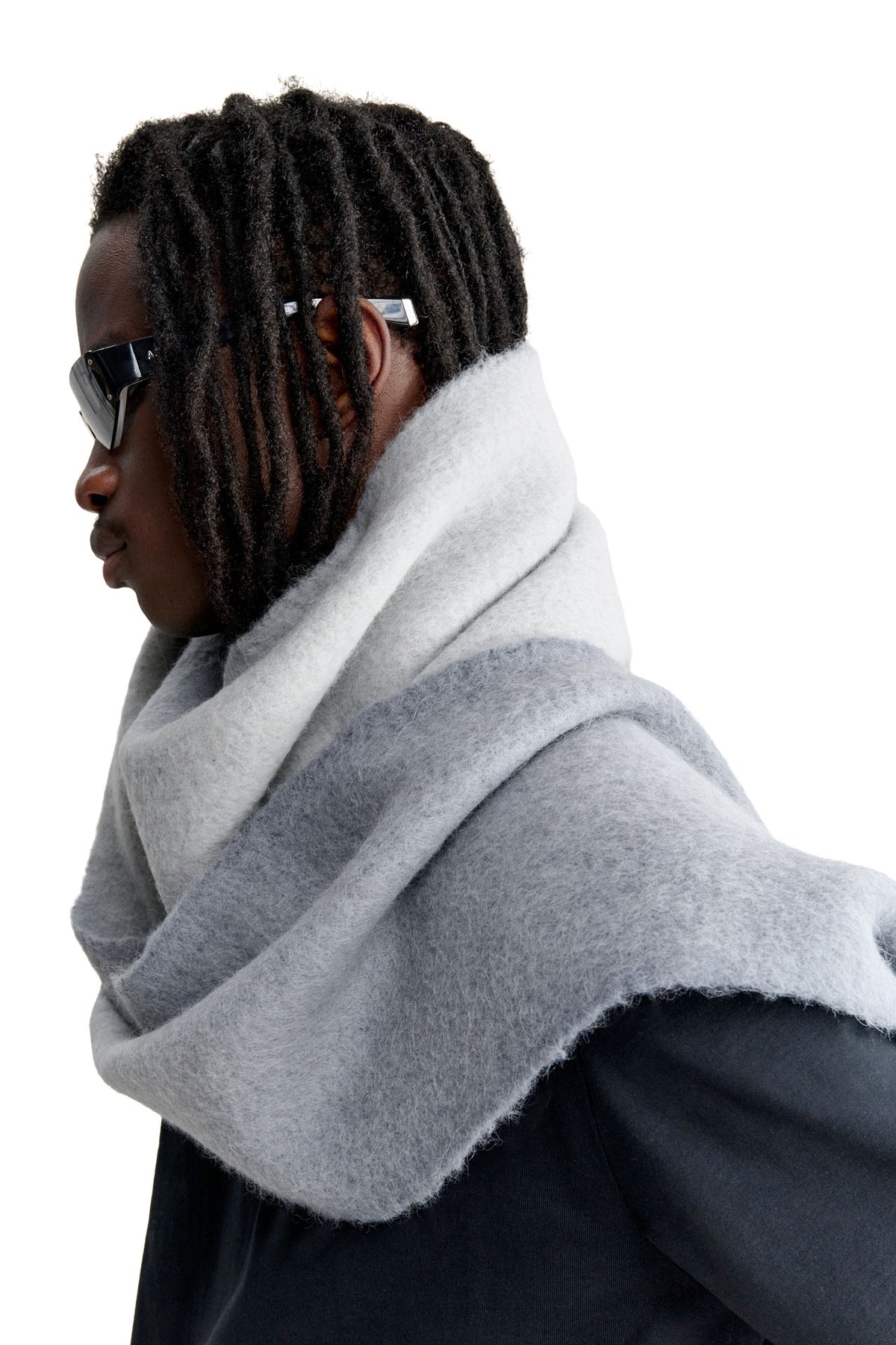 Maison Kitsuné Sciarpa in alpaca con frange MRUAT09WA0022 CLOUD GREY/ASPHALTE