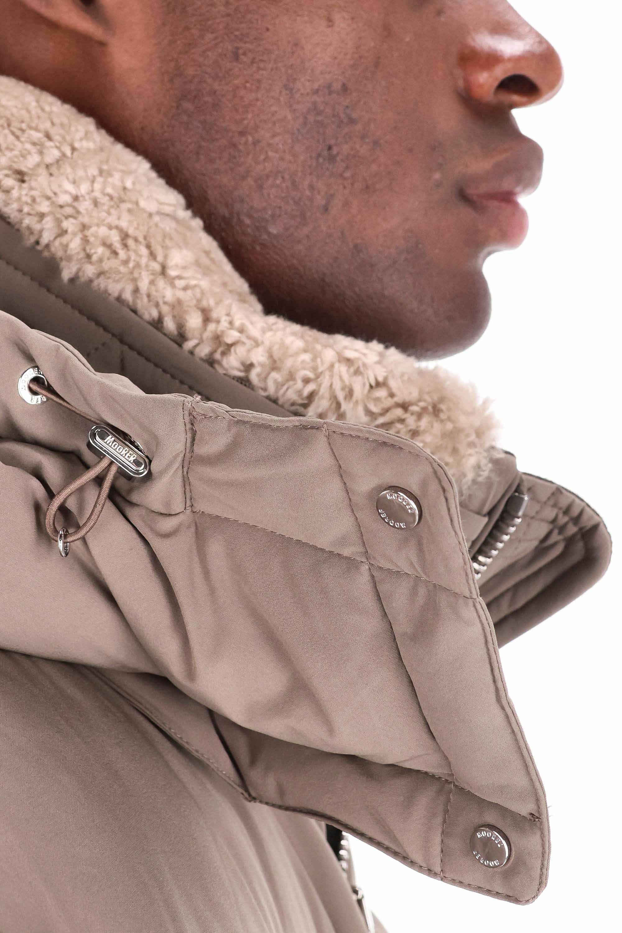 Piumino con collo in montone modello Alarick-KN ALARICK-KN U0214 Moorer