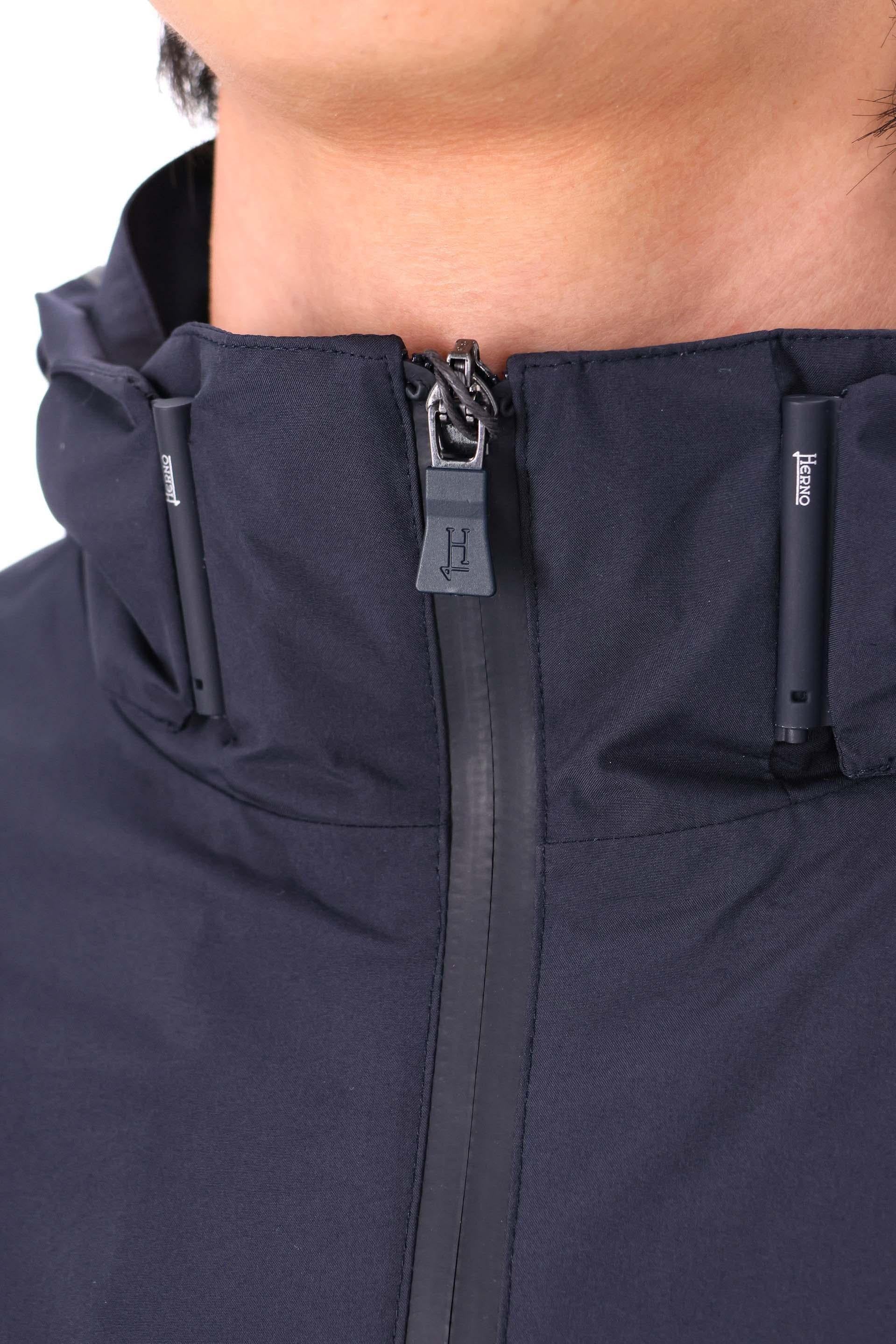 Herno Giubbino bomber in nylon anti acqua Functional Wardrobe GI000618U/2 9201