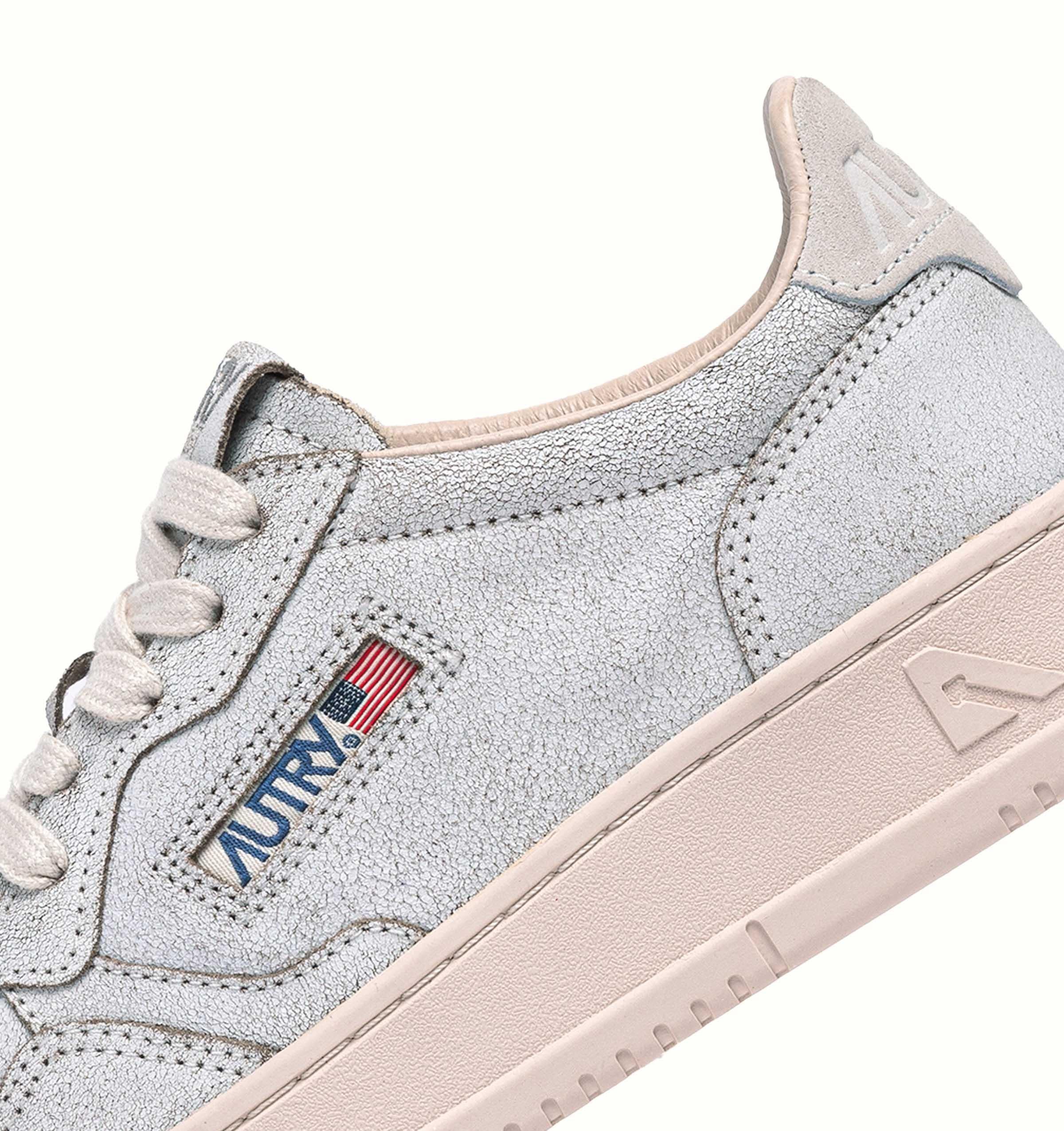 Sneaker donna in pelle craclè modello Medalist AULW RA04 WHT/PINKTINT Autry