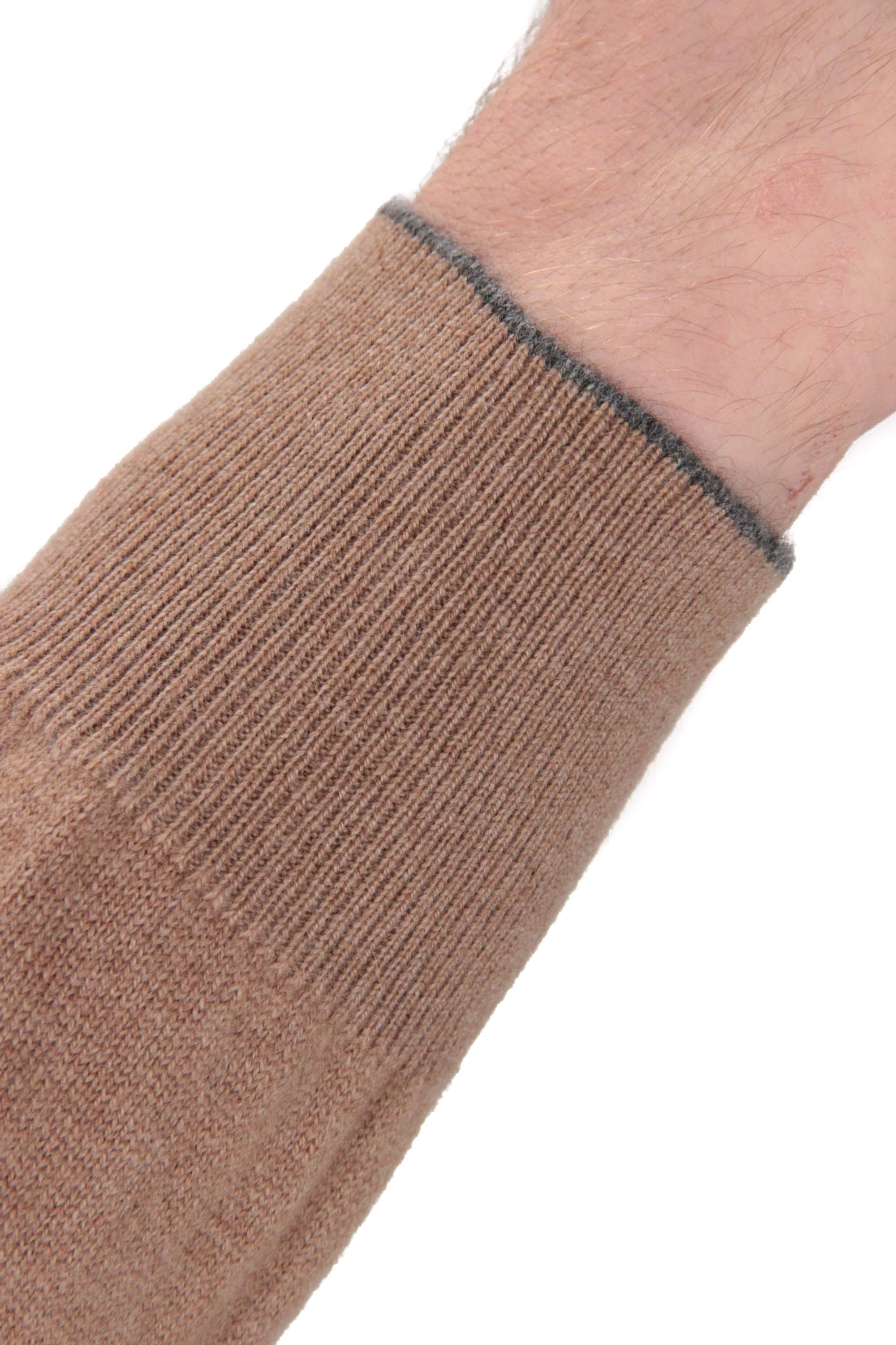 Maglia dolcevita in cashmere M2200103 CU297 Brunello Cucinelli