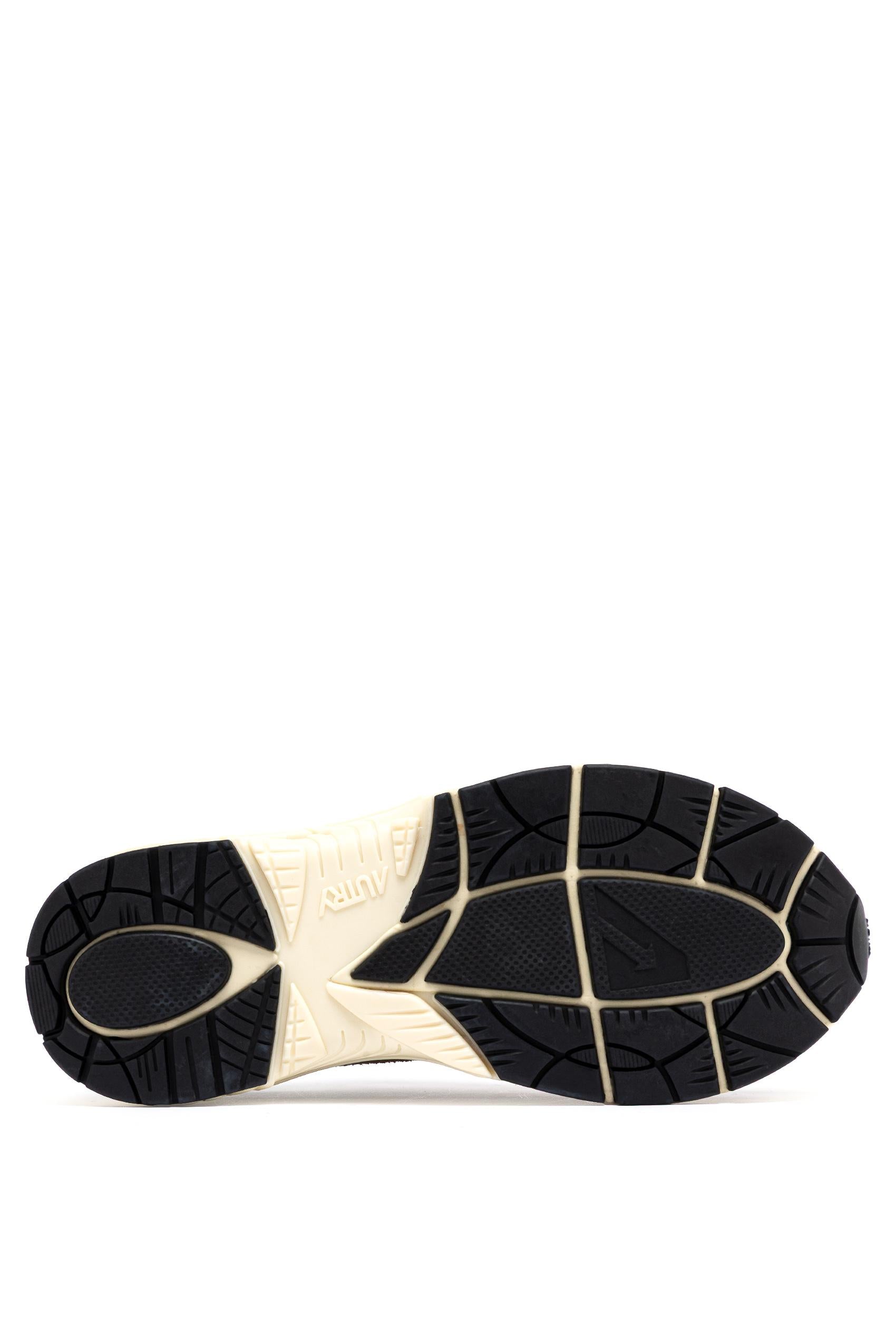 Autry Running in camoscio modello Hyperway HYLM UM04 CIGAR/SILV