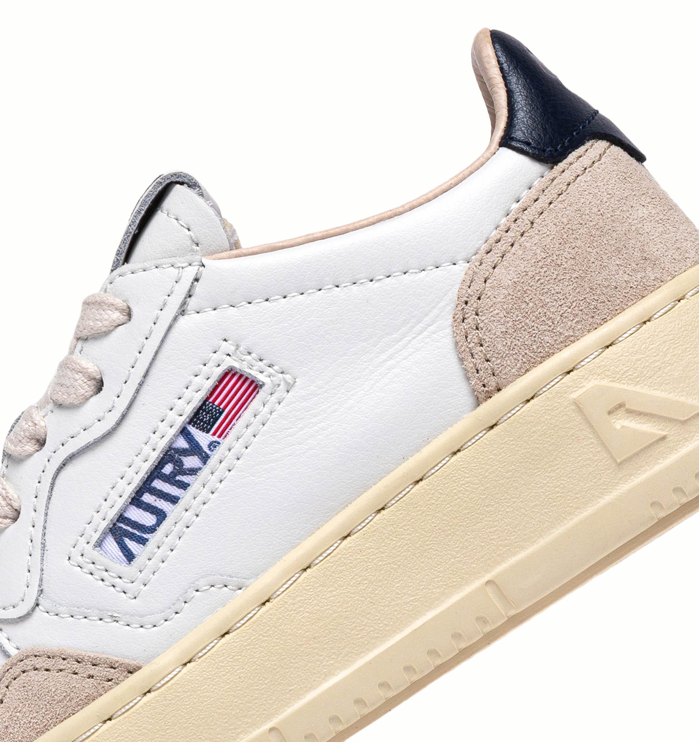 Sneaker bambino in pelle e camoscio talloncino blu KULK FS06 WHT/SPACE Autry