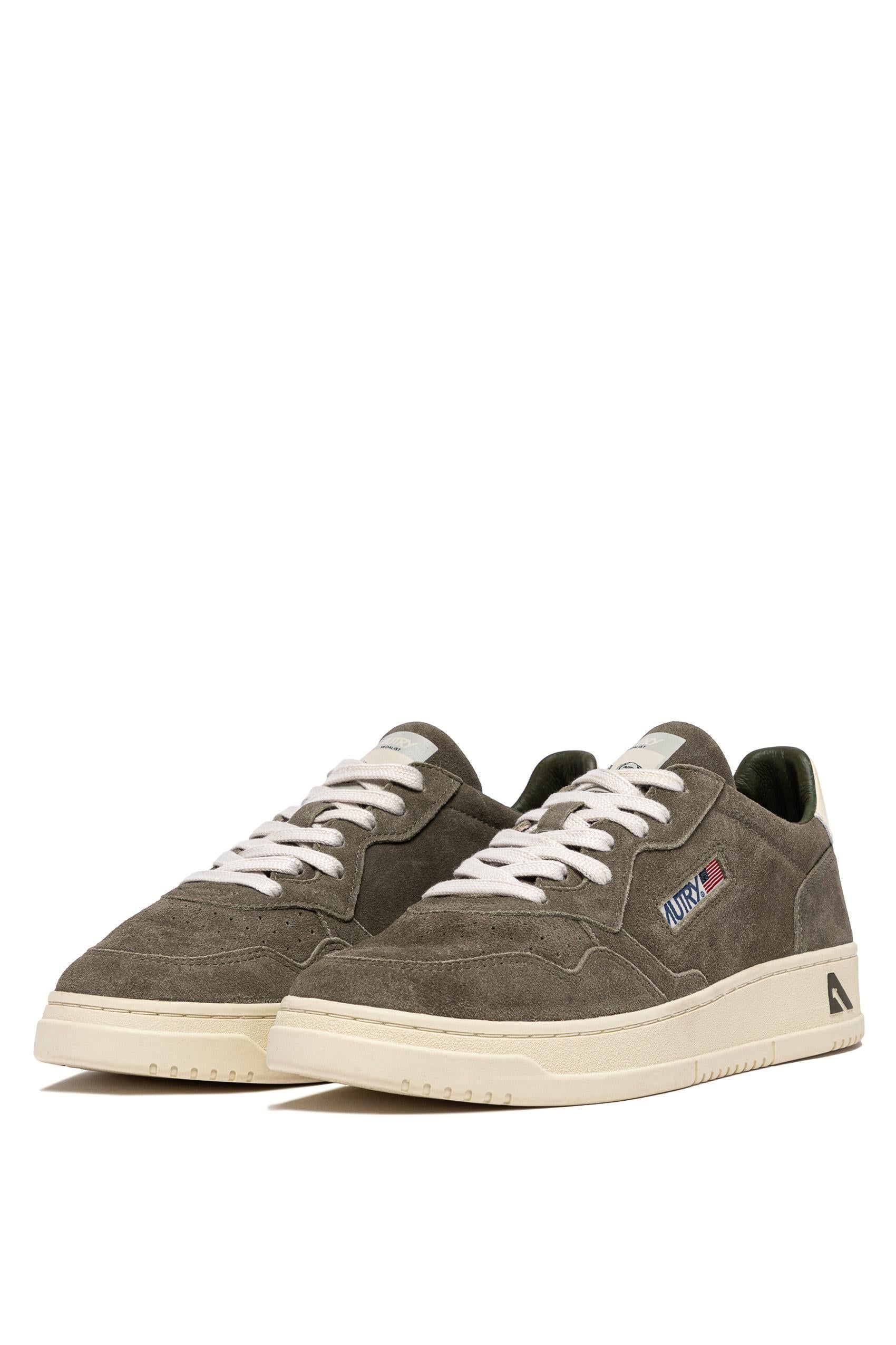 Autry Sneaker in camoscio mod. Medalist AULM UH04 MISLET/WHT