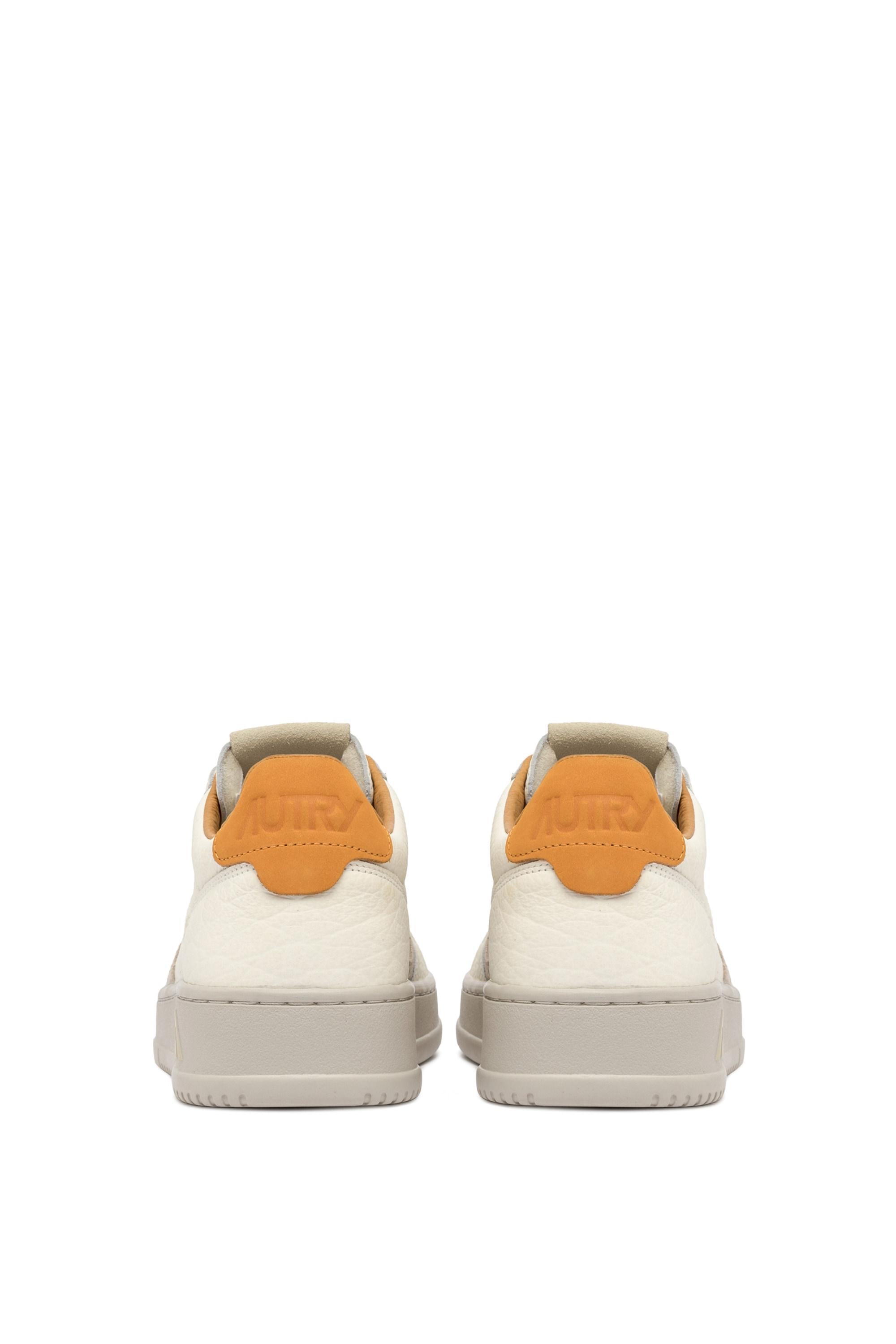 Sneaker Medalist low in pelle effetto elephant talloncino ocra AULM NE06 APR/SAND Autry