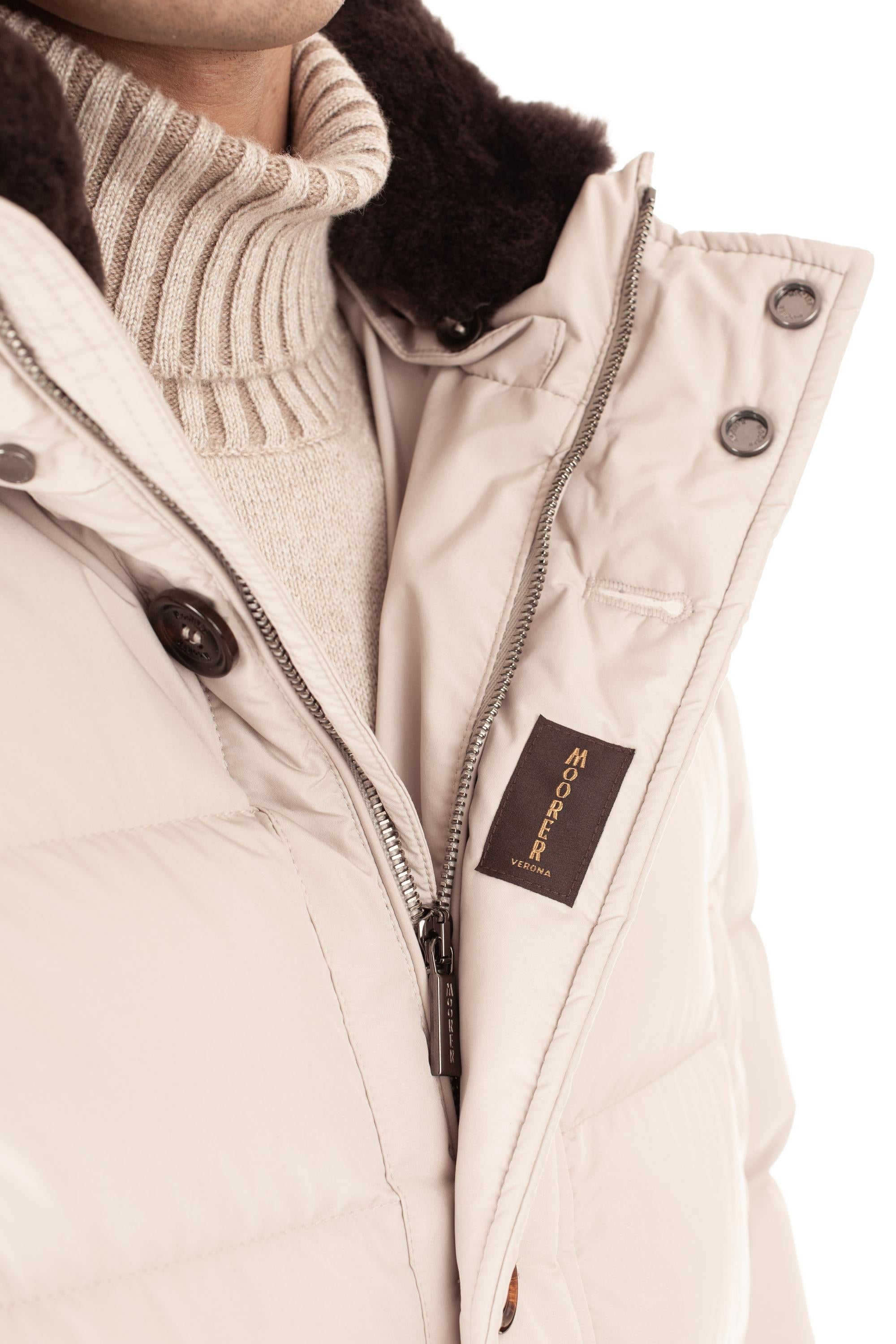 Piumino con cappuccio e collo in castoro mod. saturno-stp SATURNO-STP U0102 Moorer