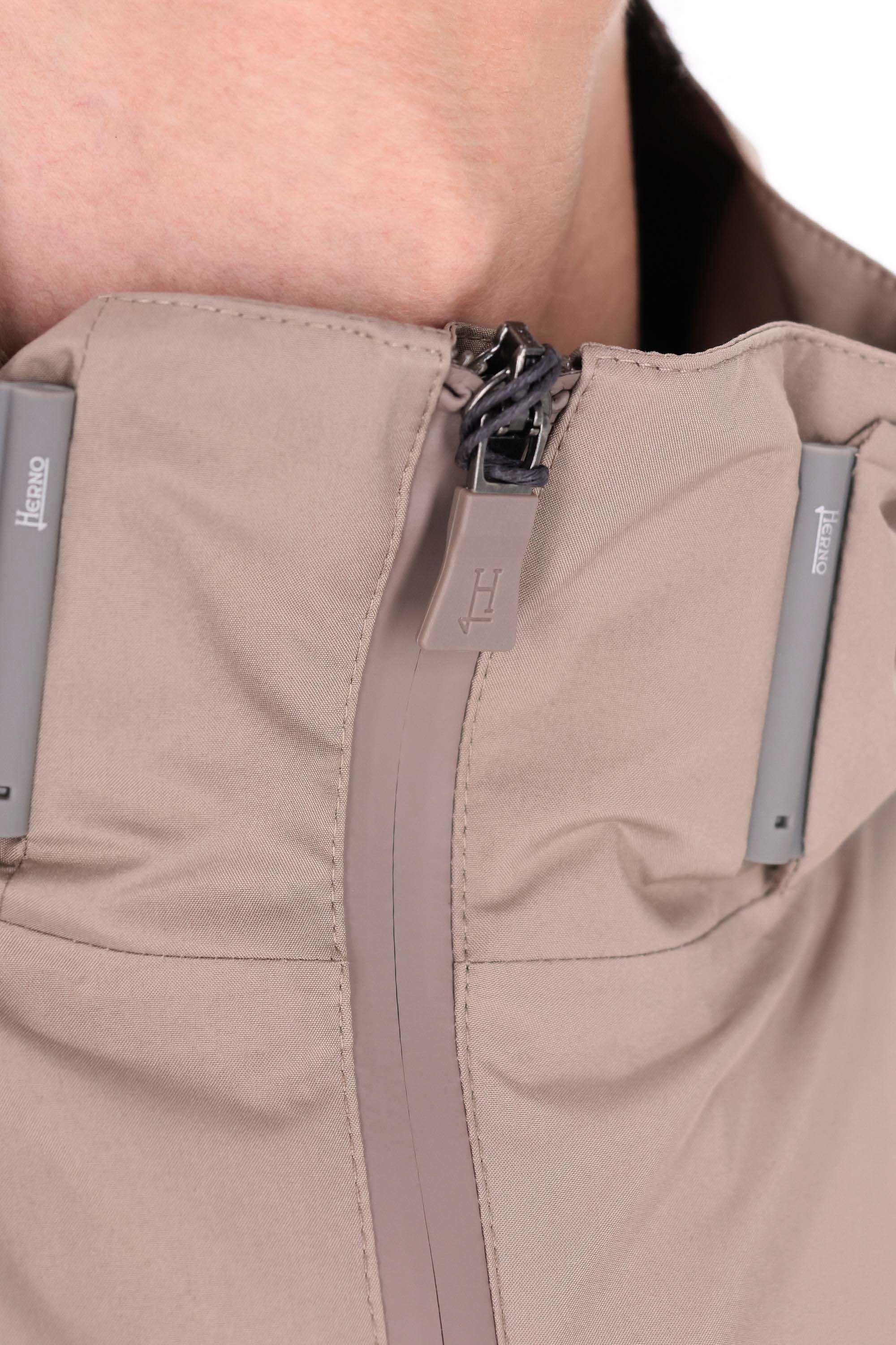 Herno Giubbino bomber in nylon anti acqua Functional Wardrobe GI000618U 2600