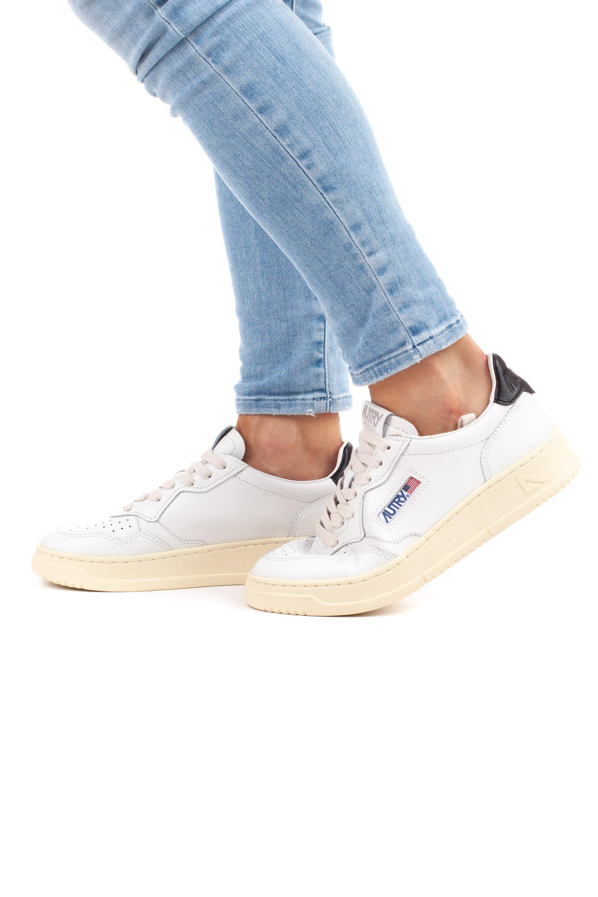 Autry Sneaker Medalist donna in pelle talloncino nero AULW - LL22 WHT/BLACK