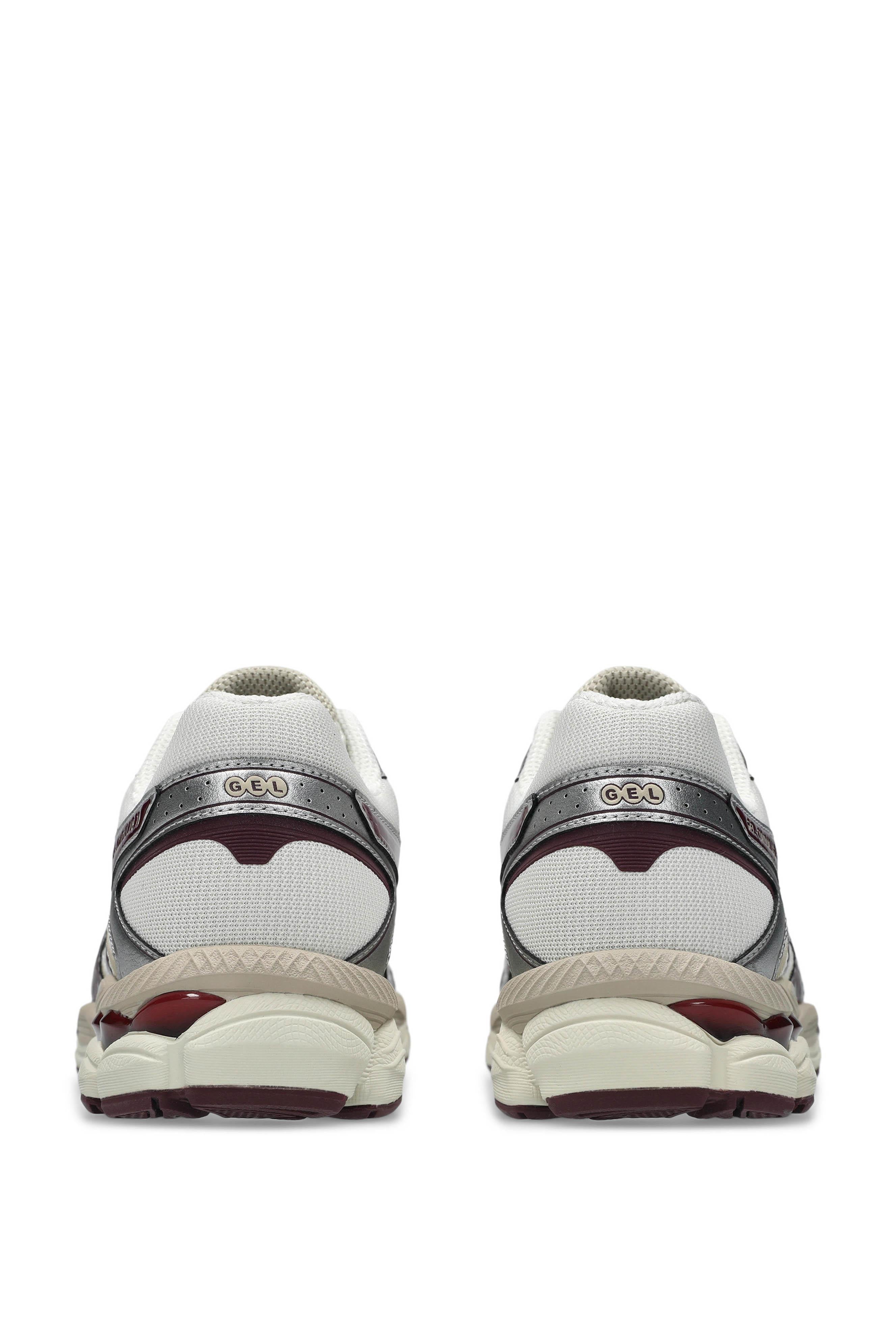 Asics Sneaker Gel-Cumulus 16 dettagli bordeaux 1203A733/4 104