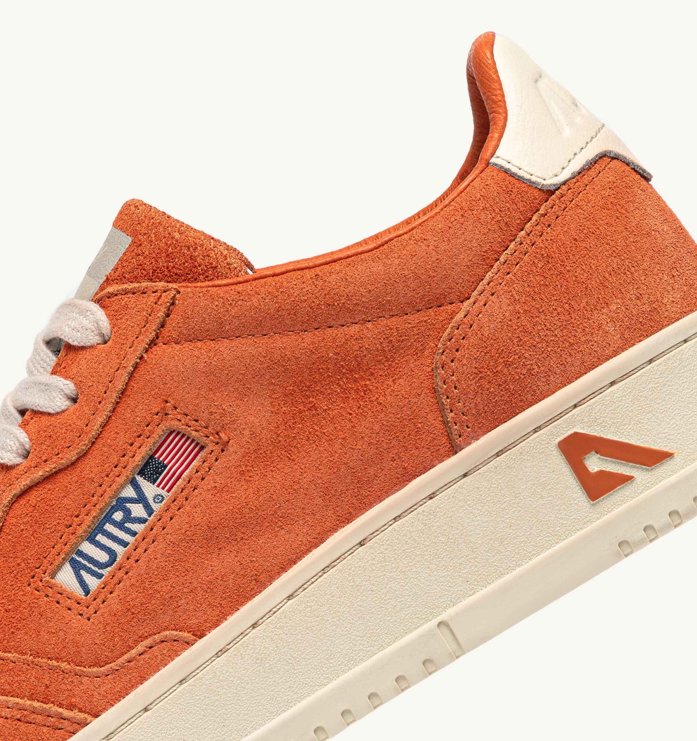 Autry Sneaker in nabuck mod. Medalist AULM UH05 FANTA/WHT