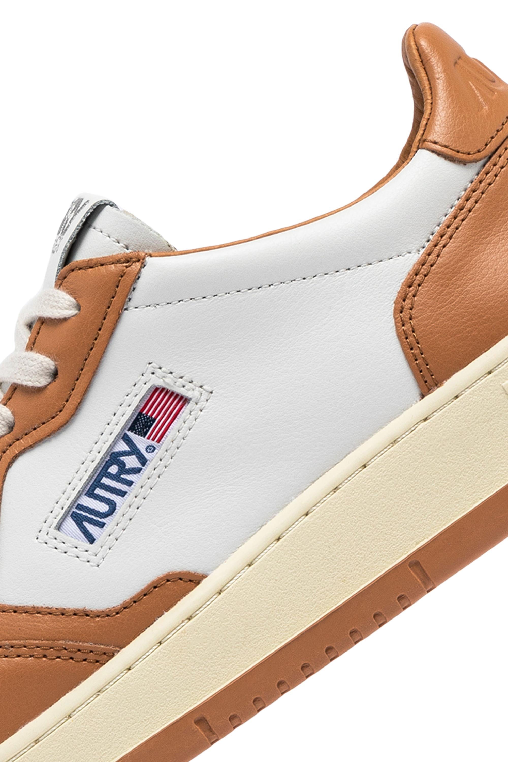 Autry Sneaker donna Medalist bicolor in pelle bianco/nocciola AULW WB53 WHT/SNDSTRM