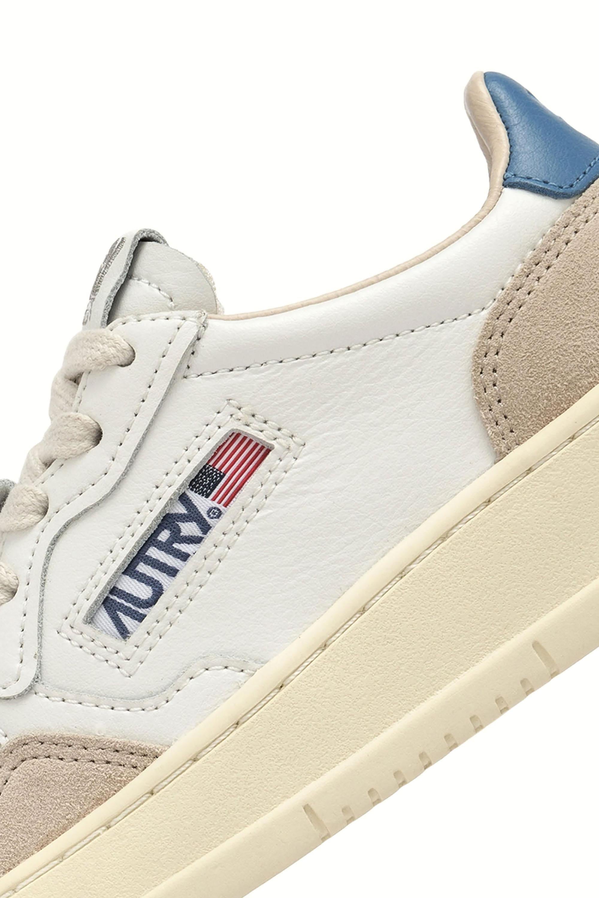 Sneaker Medalist bambino in pelle e camoscio talloncino azzurro KULK FS02 WHT/NGR Autry