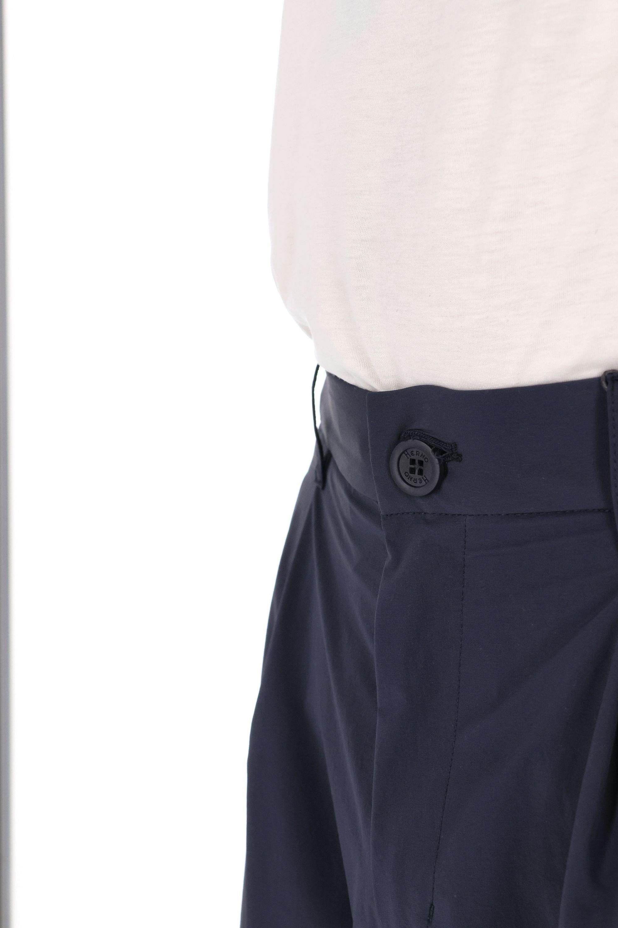 Pantalone tecnico superlight over fit PT000095U 9201 Herno
