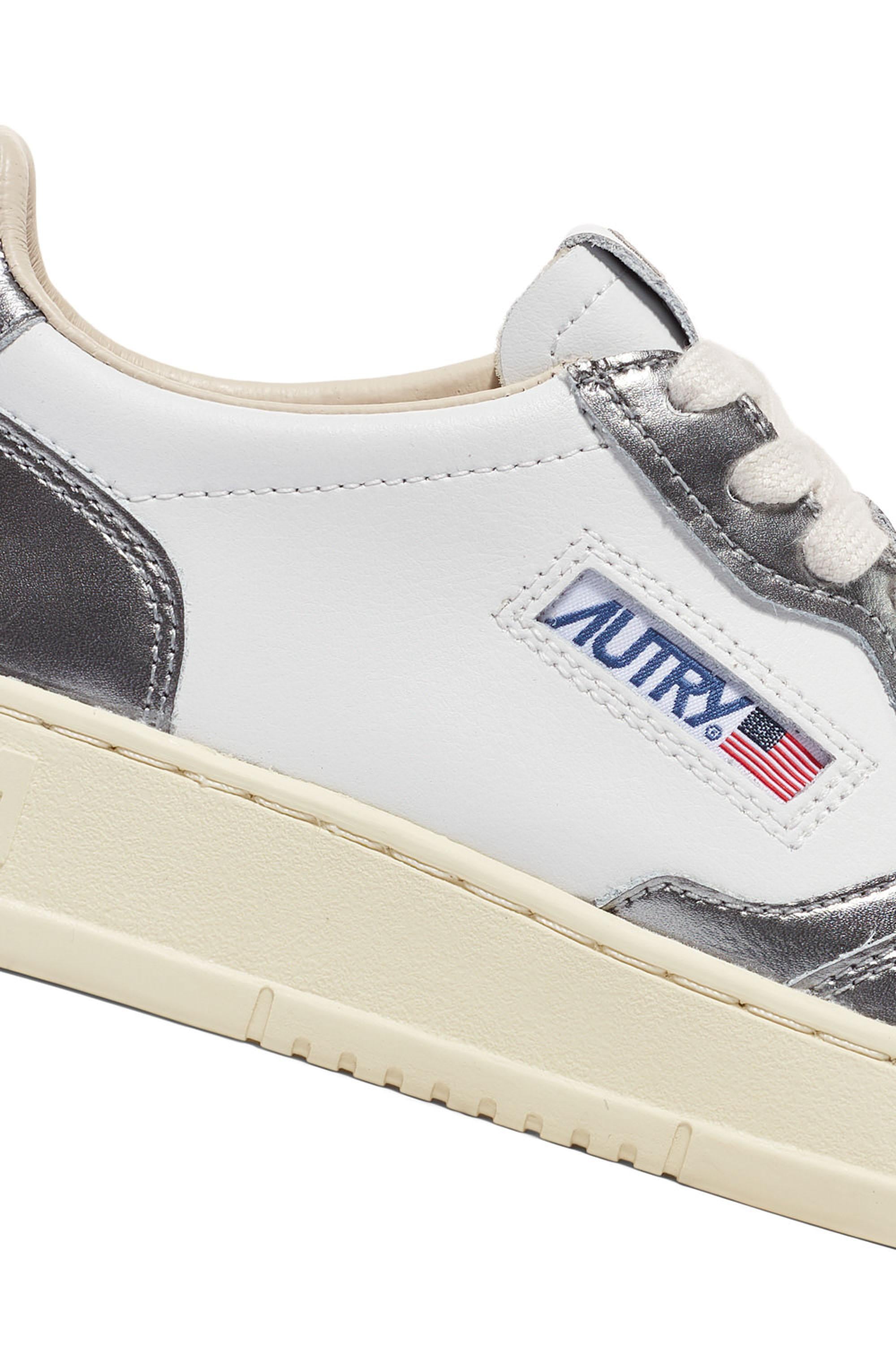 Sneaker Medalist donna bicolor in pelle AULW WB44 WHT/STEEL Autry
