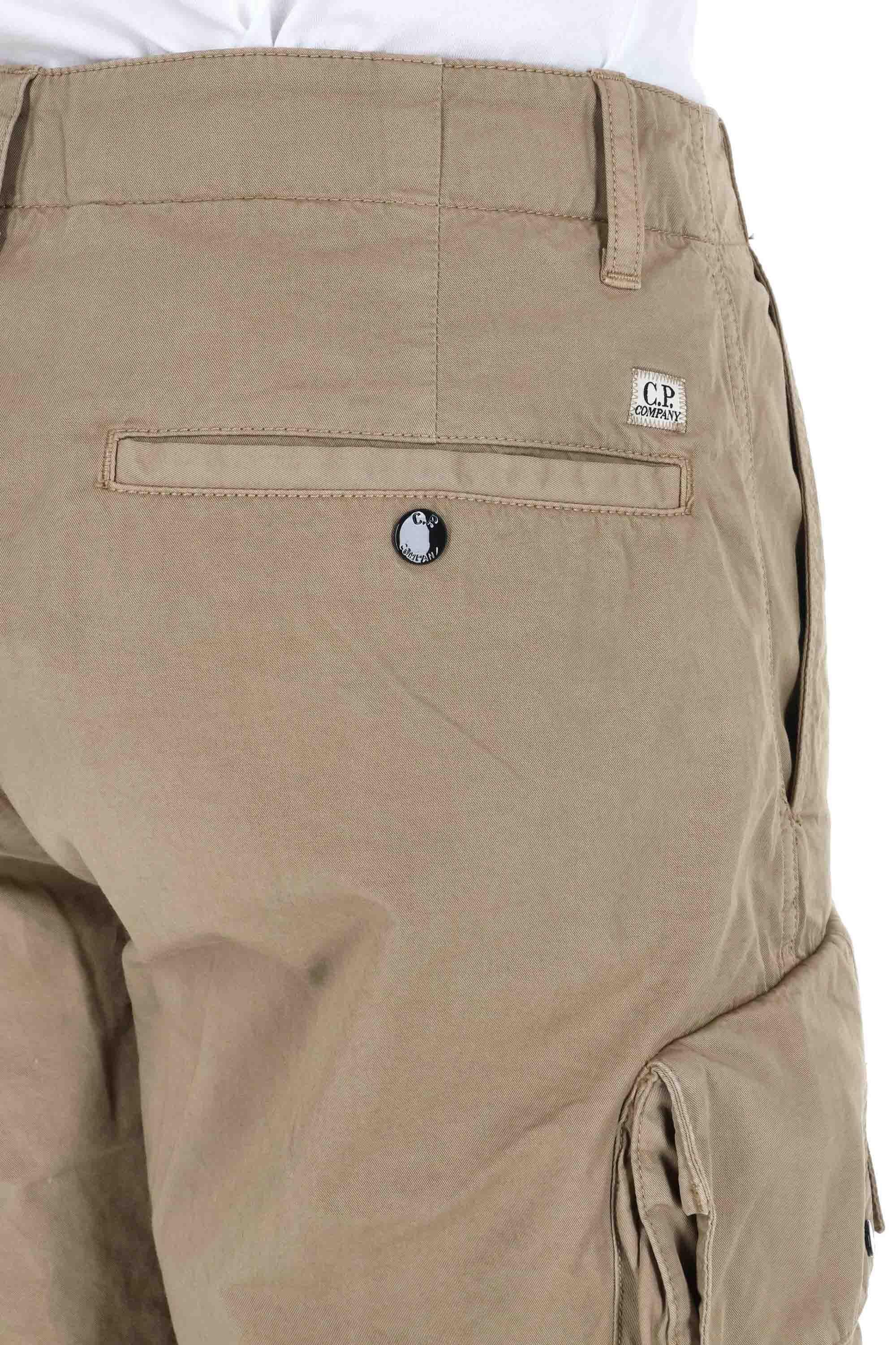 CP Company Bermuda in cotone gabardina modello cargo MBE315A11 0340O 305