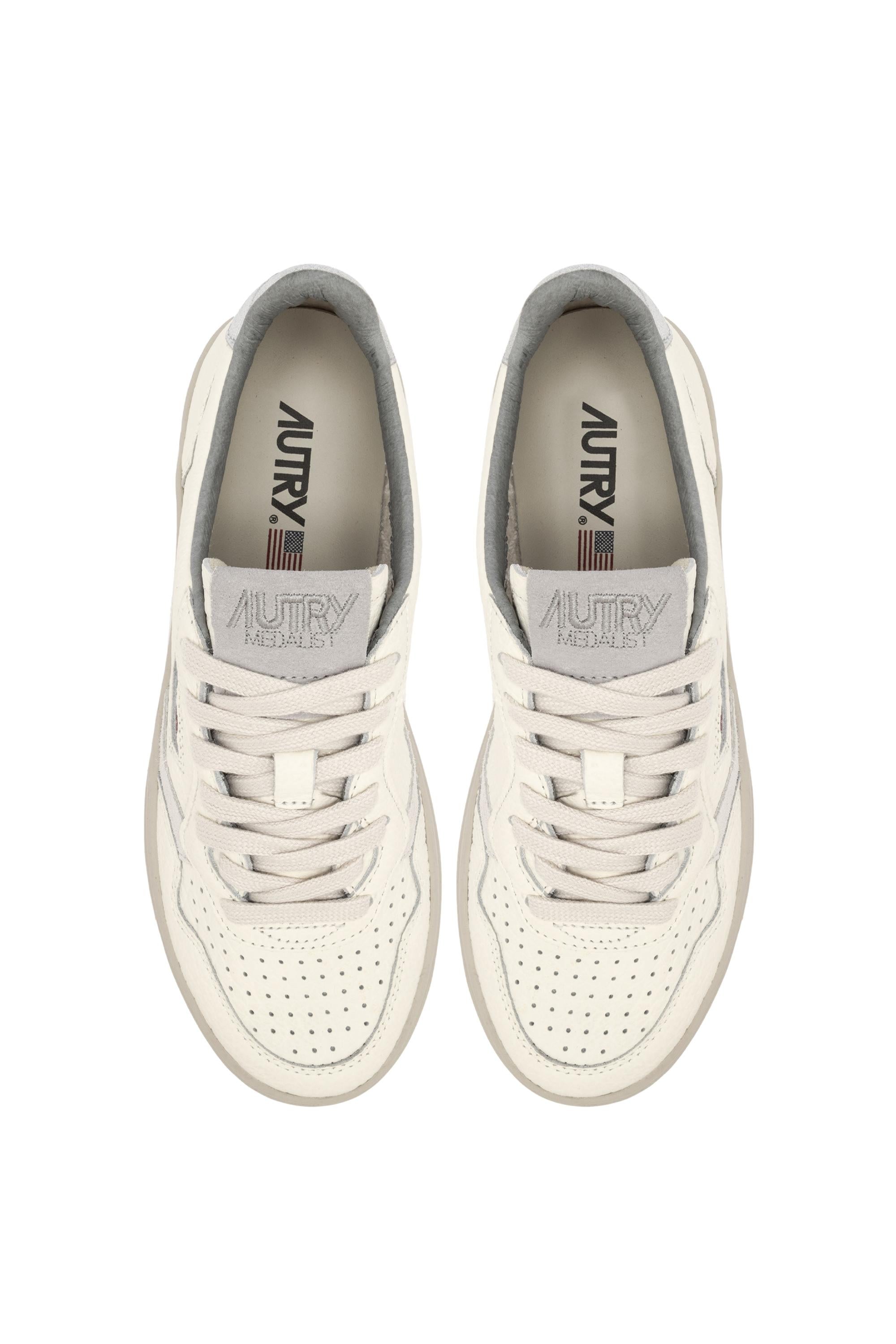 Sneaker donna Medalist low in pelle effetto elephant talloncino argento AULW EL01 SLV/WHT Autry