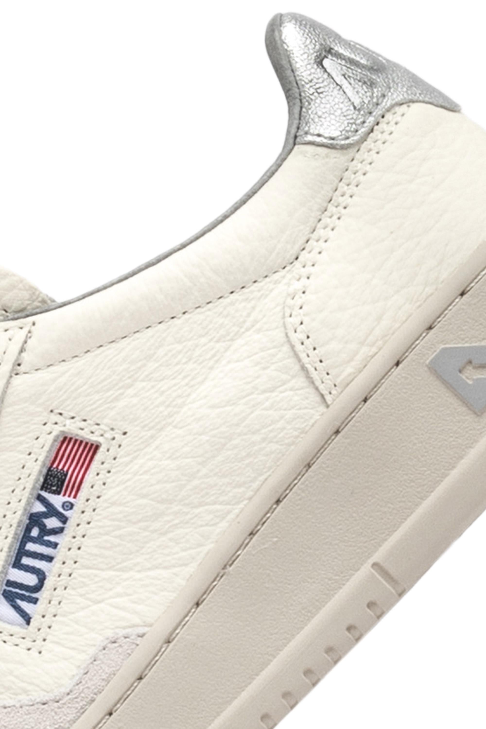 Sneaker donna Medalist low in pelle effetto elephant talloncino argento AULW EL01 SLV/WHT Autry