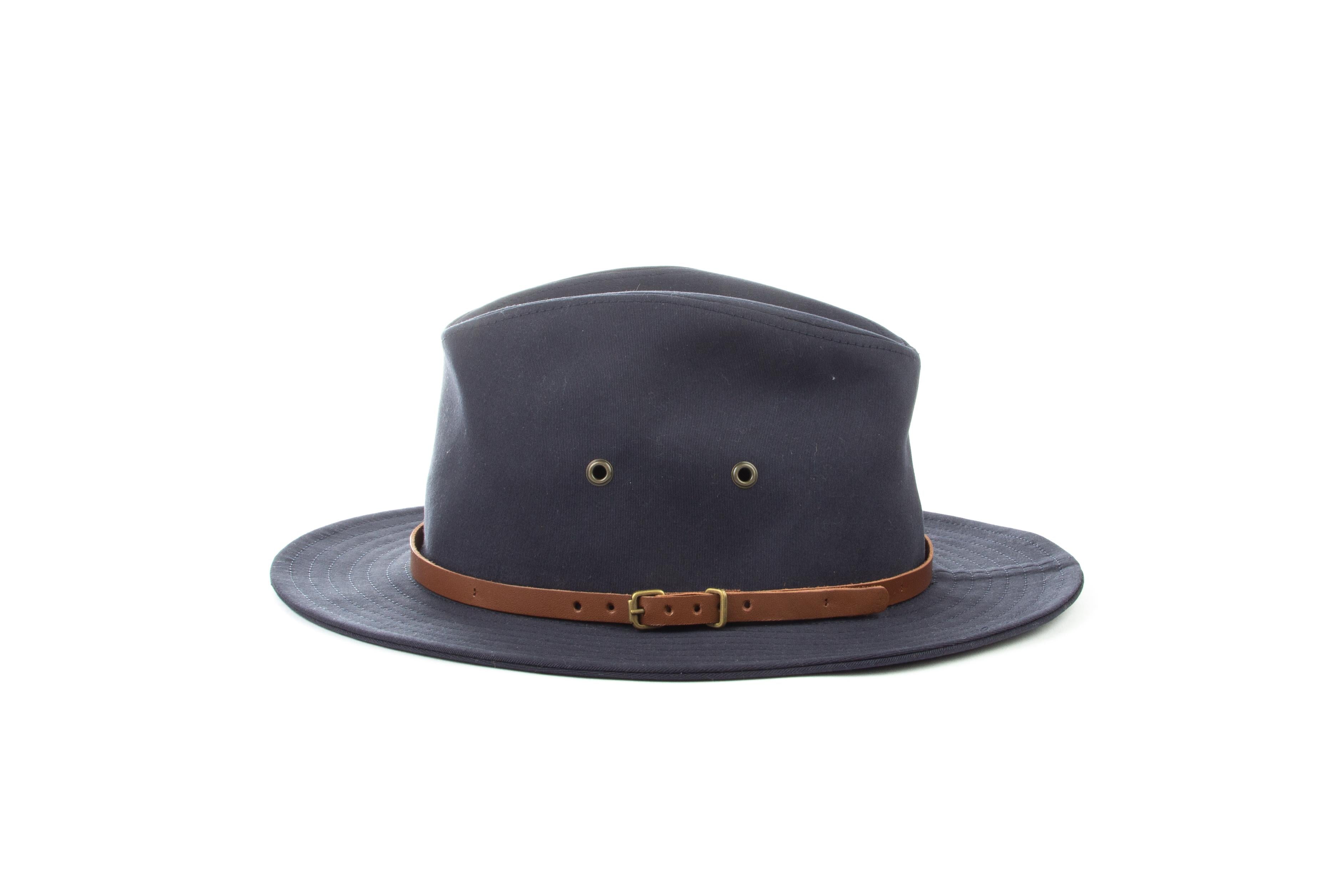 Cappello in cotone con dettagli in pelle E77CPLE04 TES0E159/2 11 Eleventy
