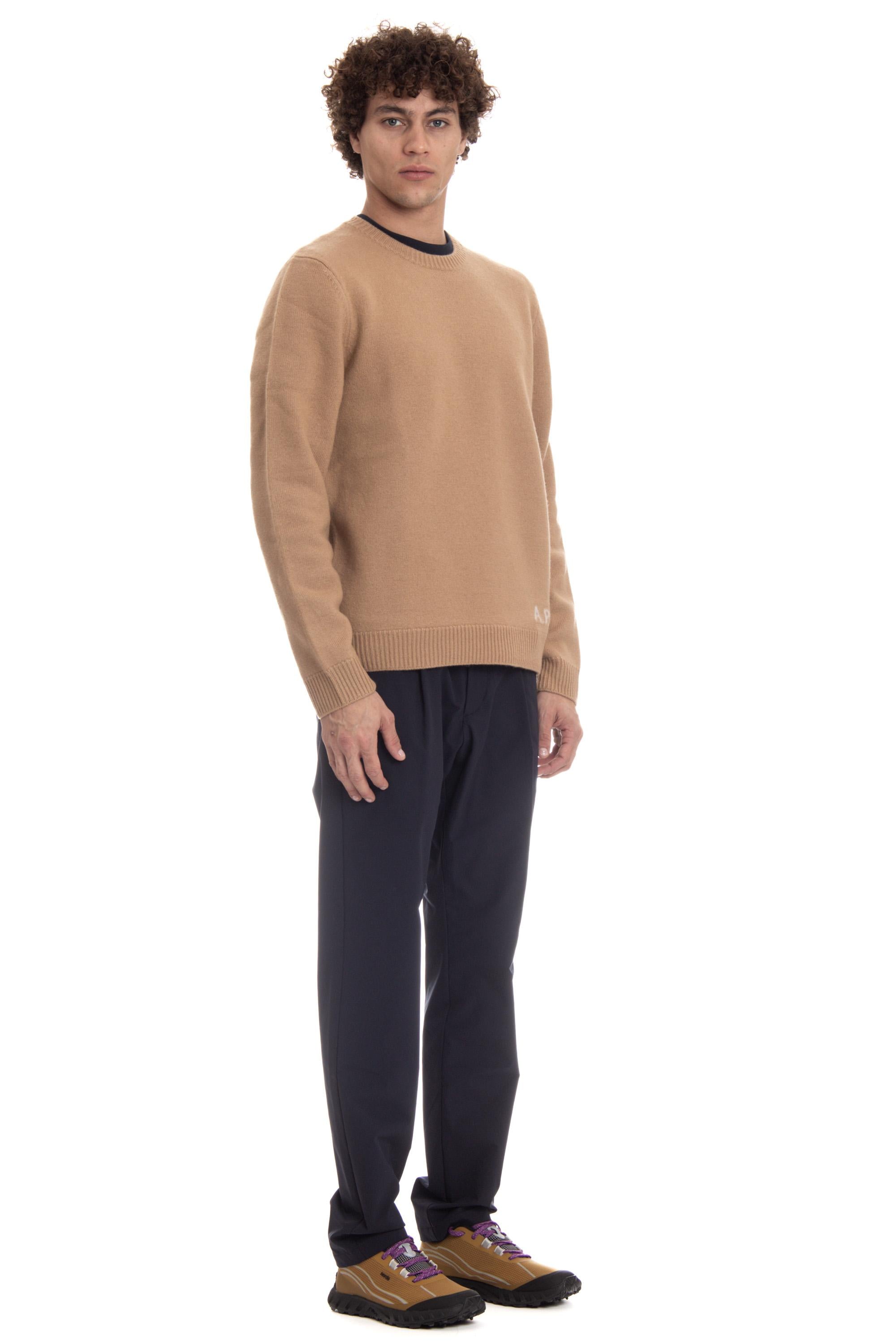 A.P.C. Maglia girocollo in lana merino mod. Edward WVBDJ-H23059/2 CAB CAMEL