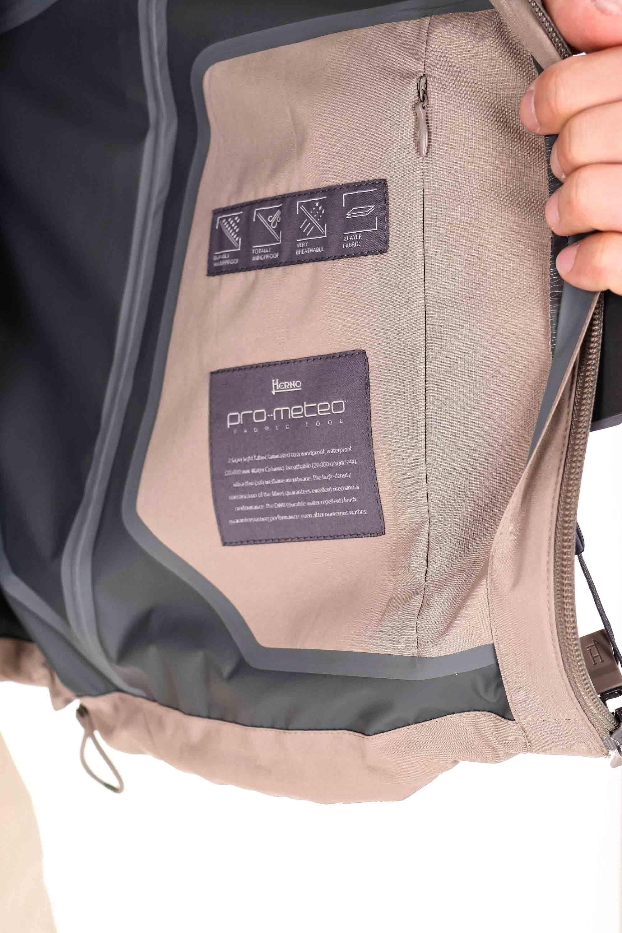 Herno Giubbino bomber in nylon anti acqua Functional Wardrobe GI000618U 2600