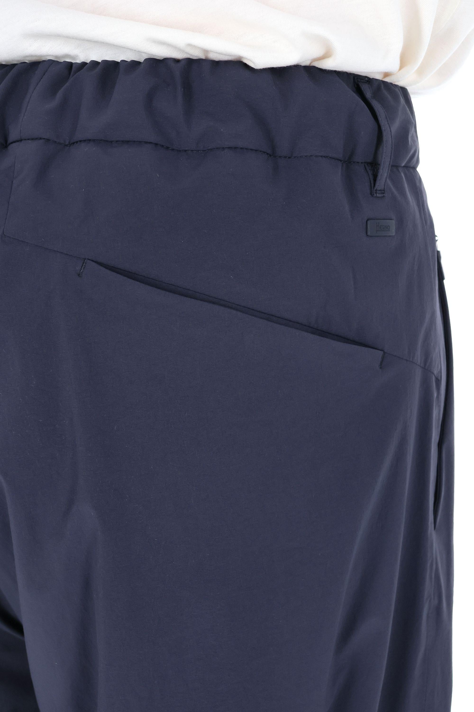 Pantalone tecnico superlight over fit PT000095U 9201 Herno