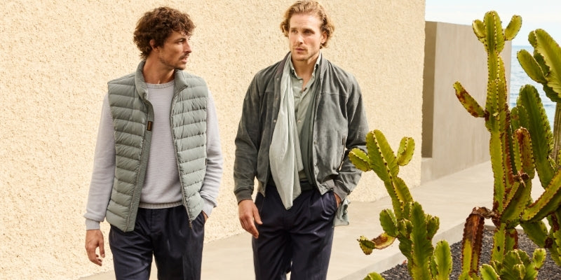 Outfit indossati: giubbini, maglieria leggera e pantaloni blu - visione moda uomo Setaccio PE26 trattata in questo blog