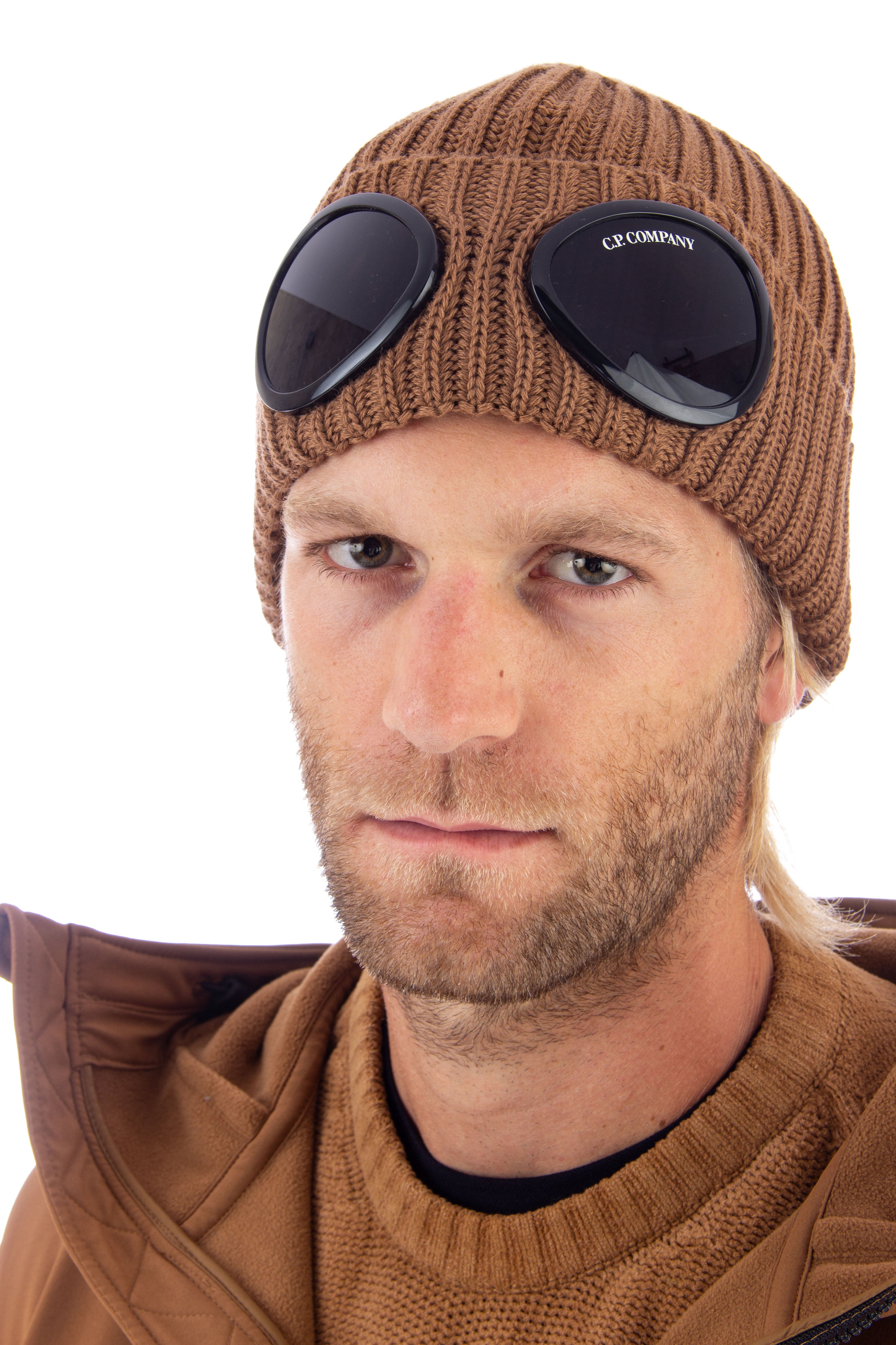 Wool beanie with goggle