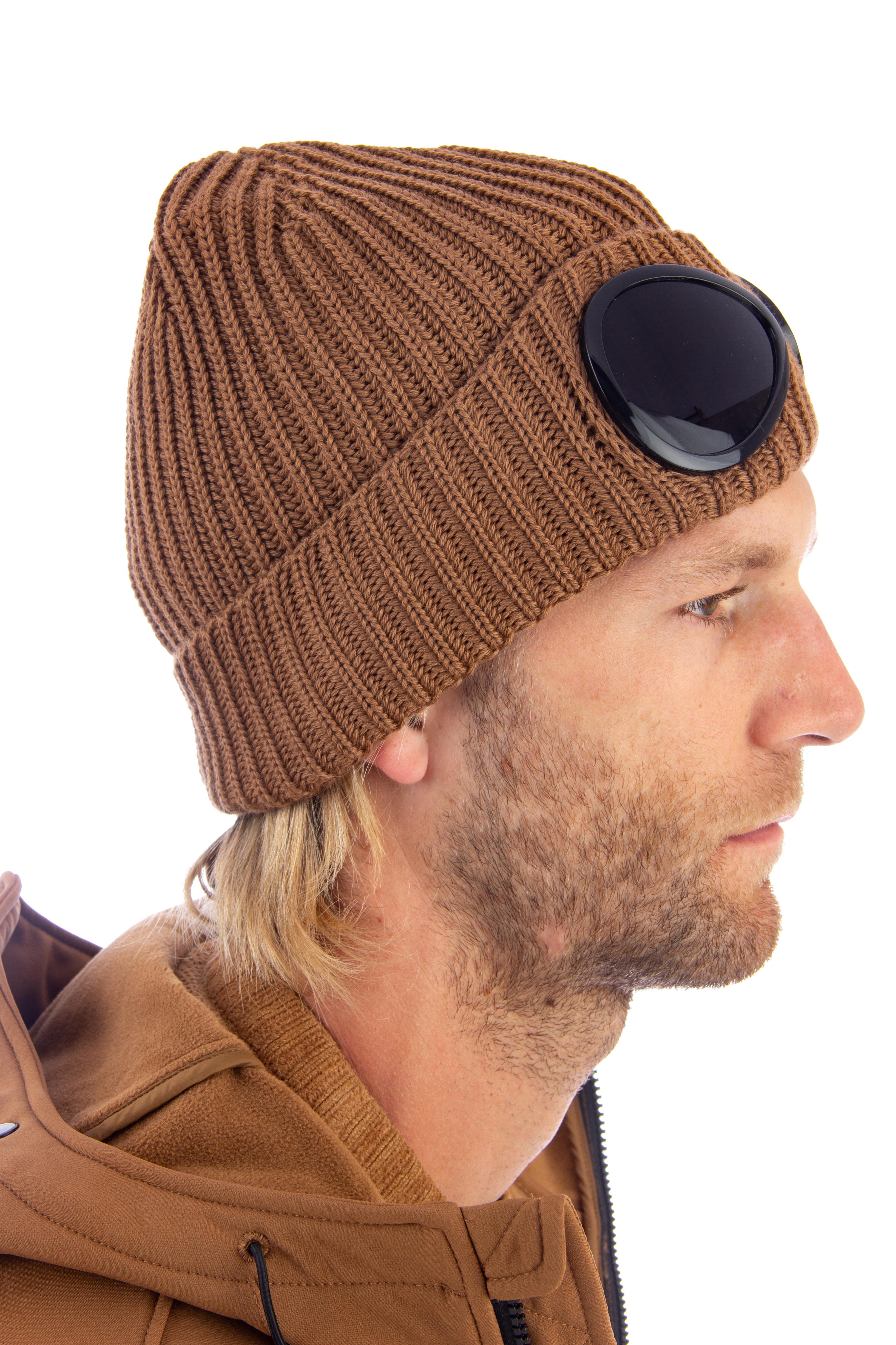 Wool beanie with goggle