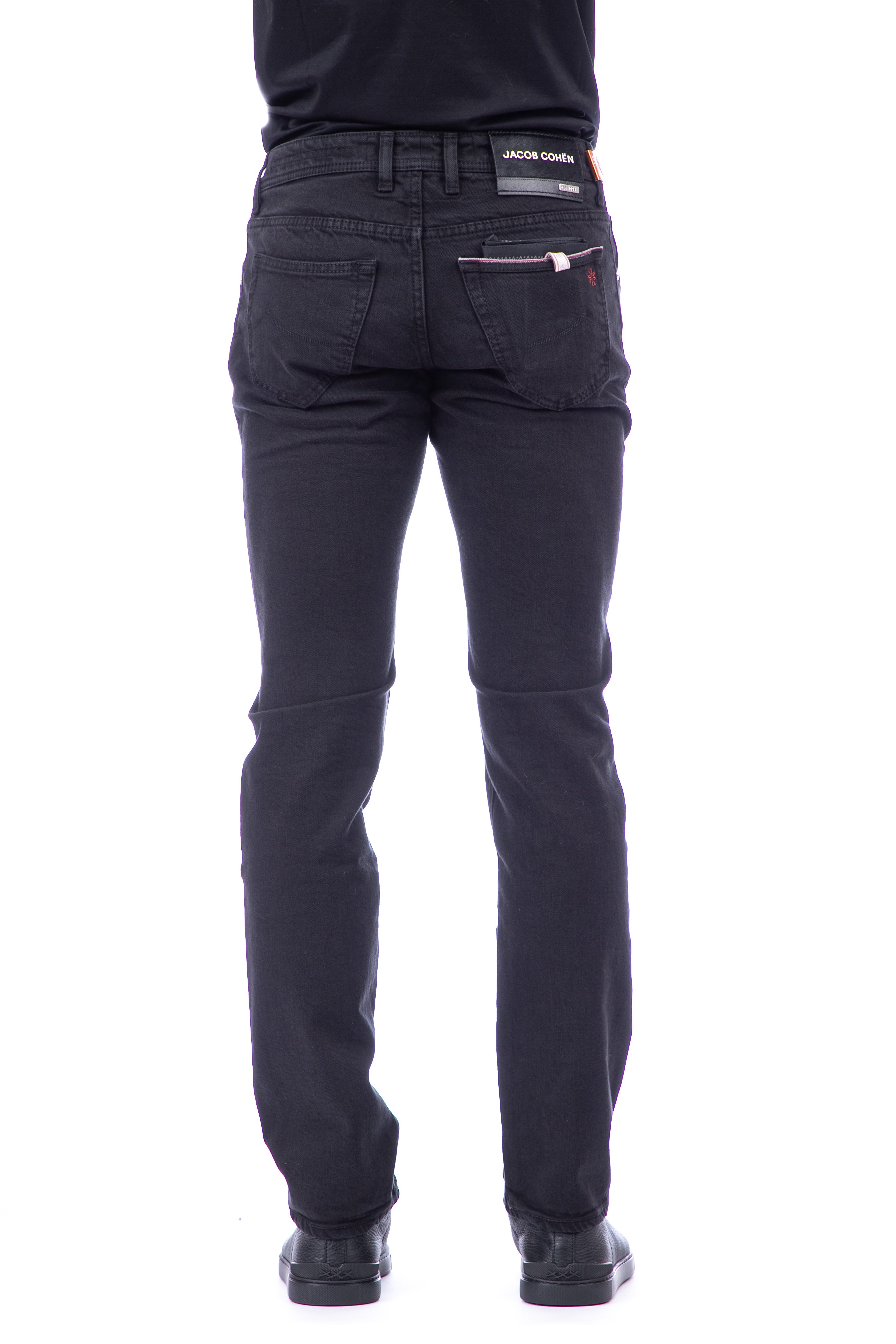 Schwarze Nick-Fit-Jeans in limitierter Auflage