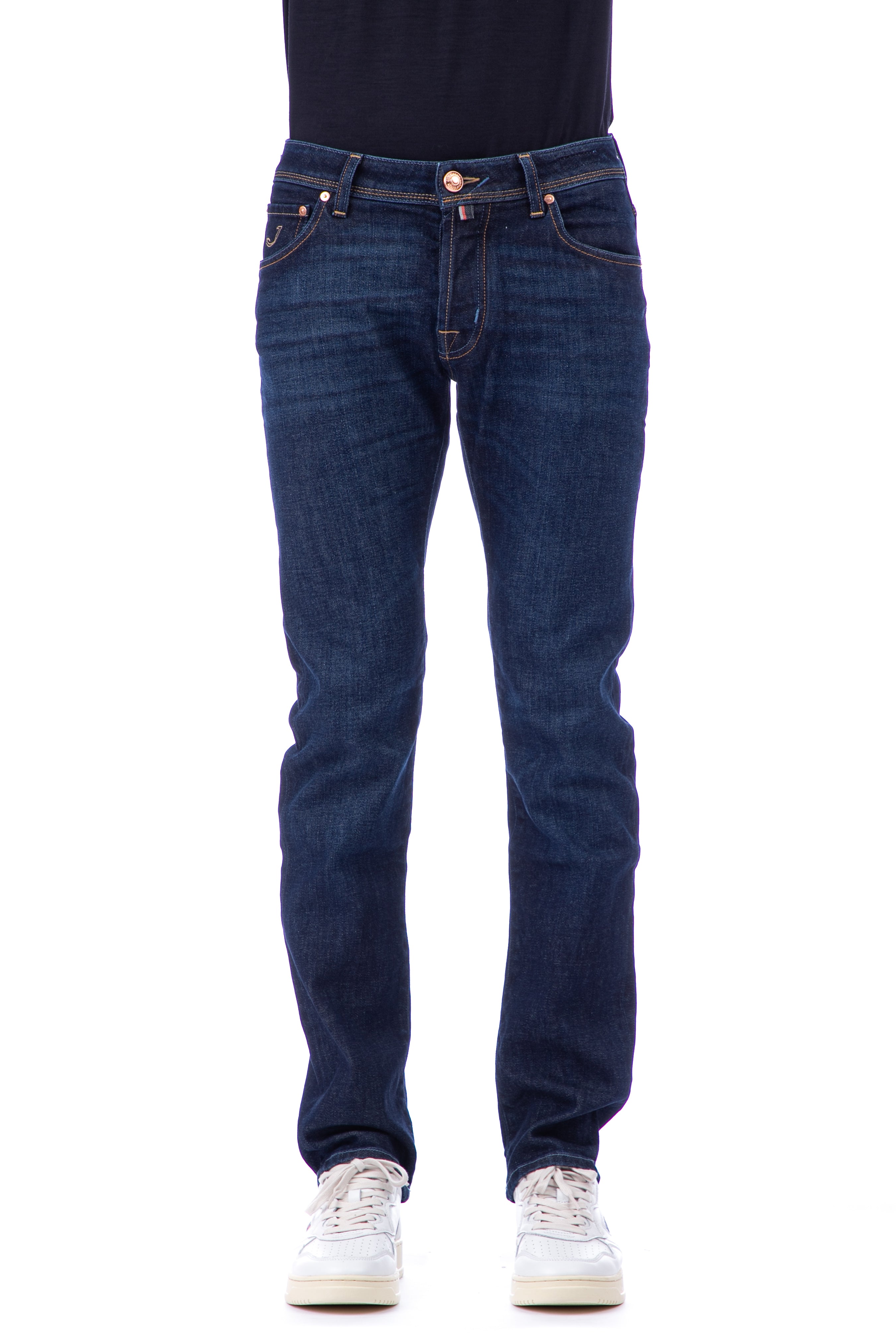 Special edition jeans with two-tone nick fit label