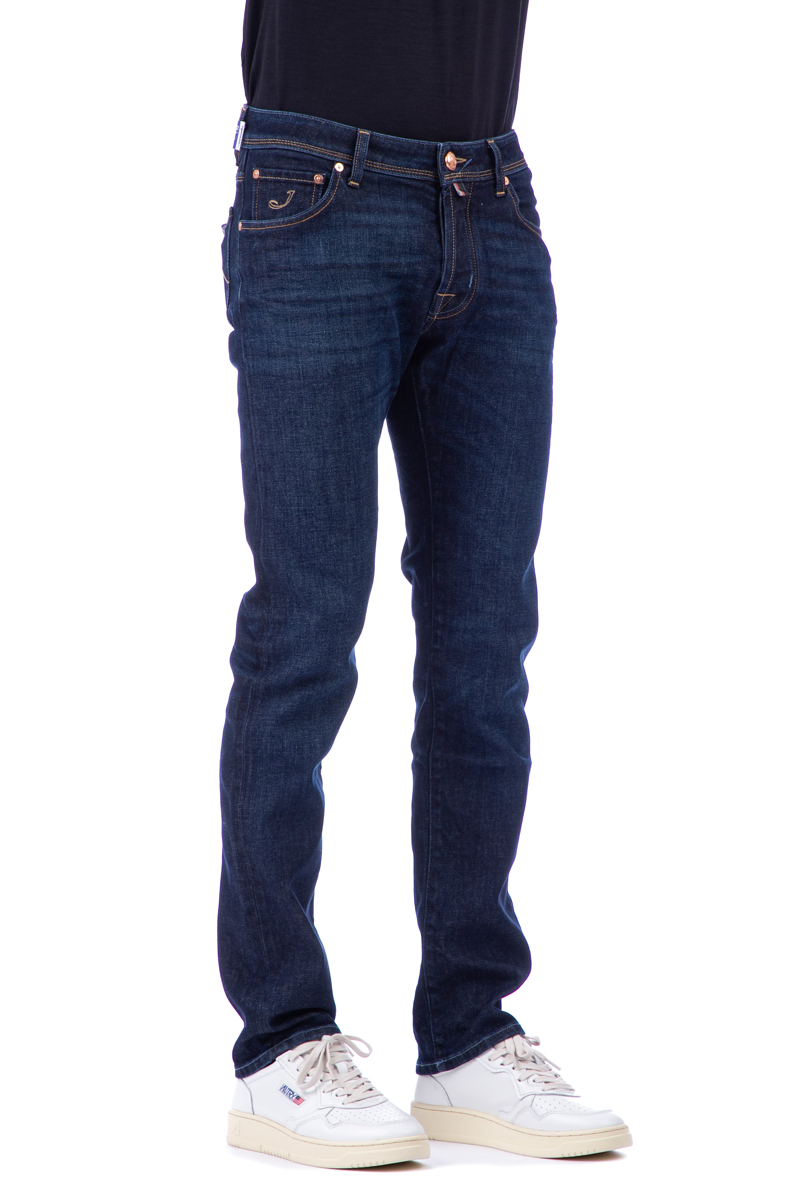 Special edition jeans with two-tone nick fit label