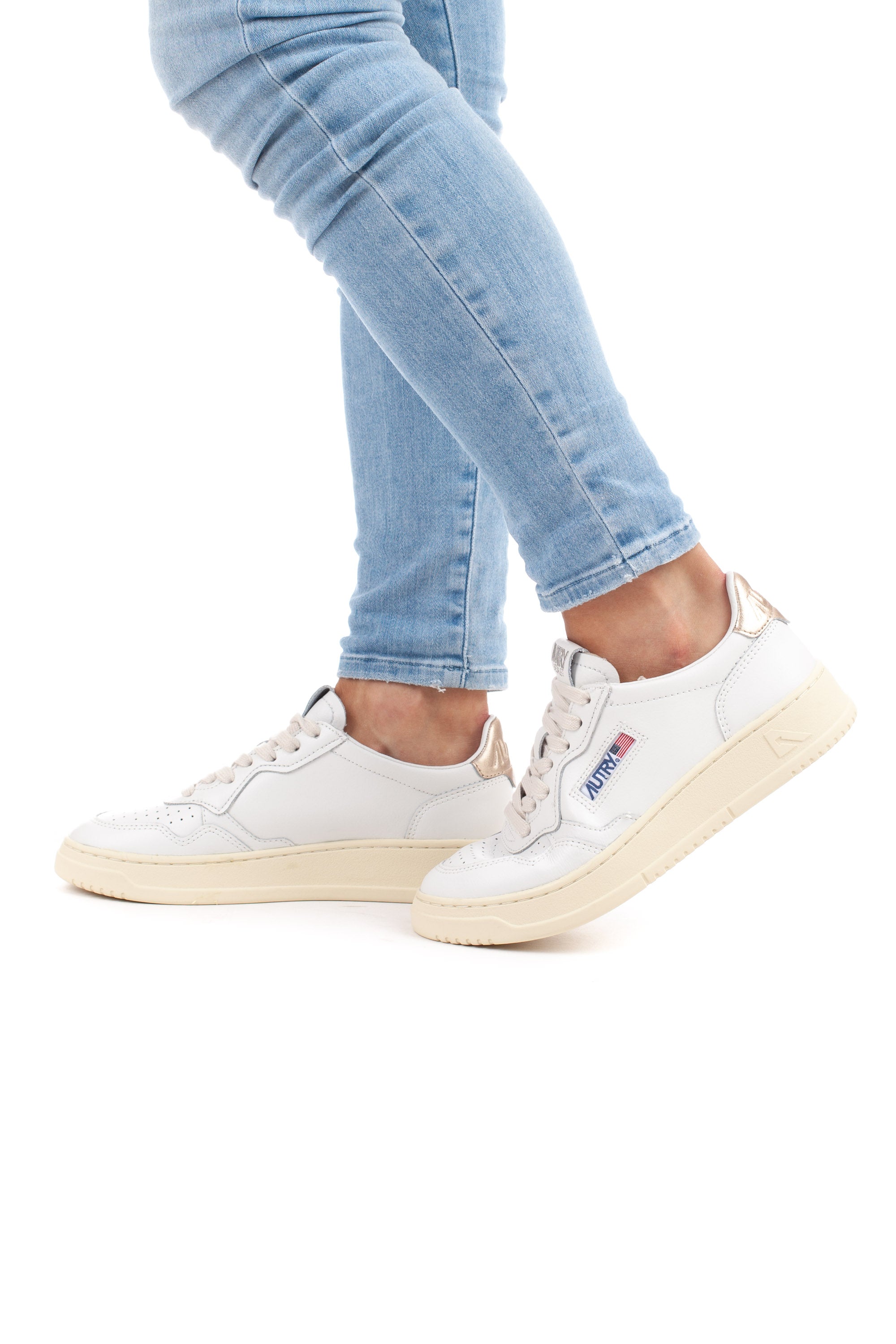 Women's medalist sneaker in leather with gold heel