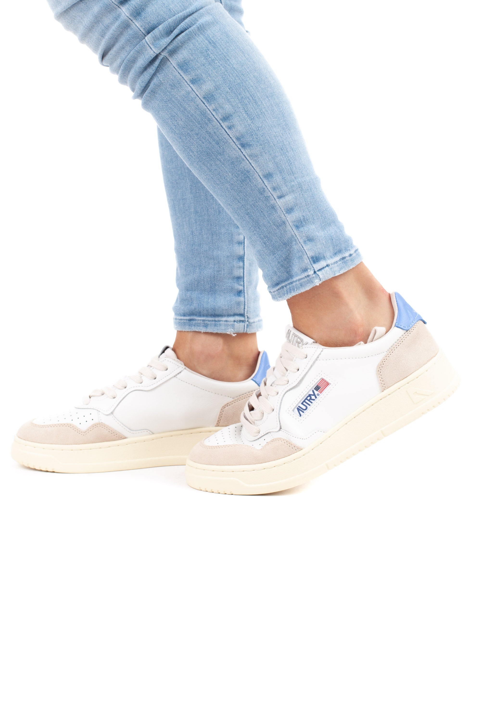 Medalist women's bi-material sneaker with light blue heel tab