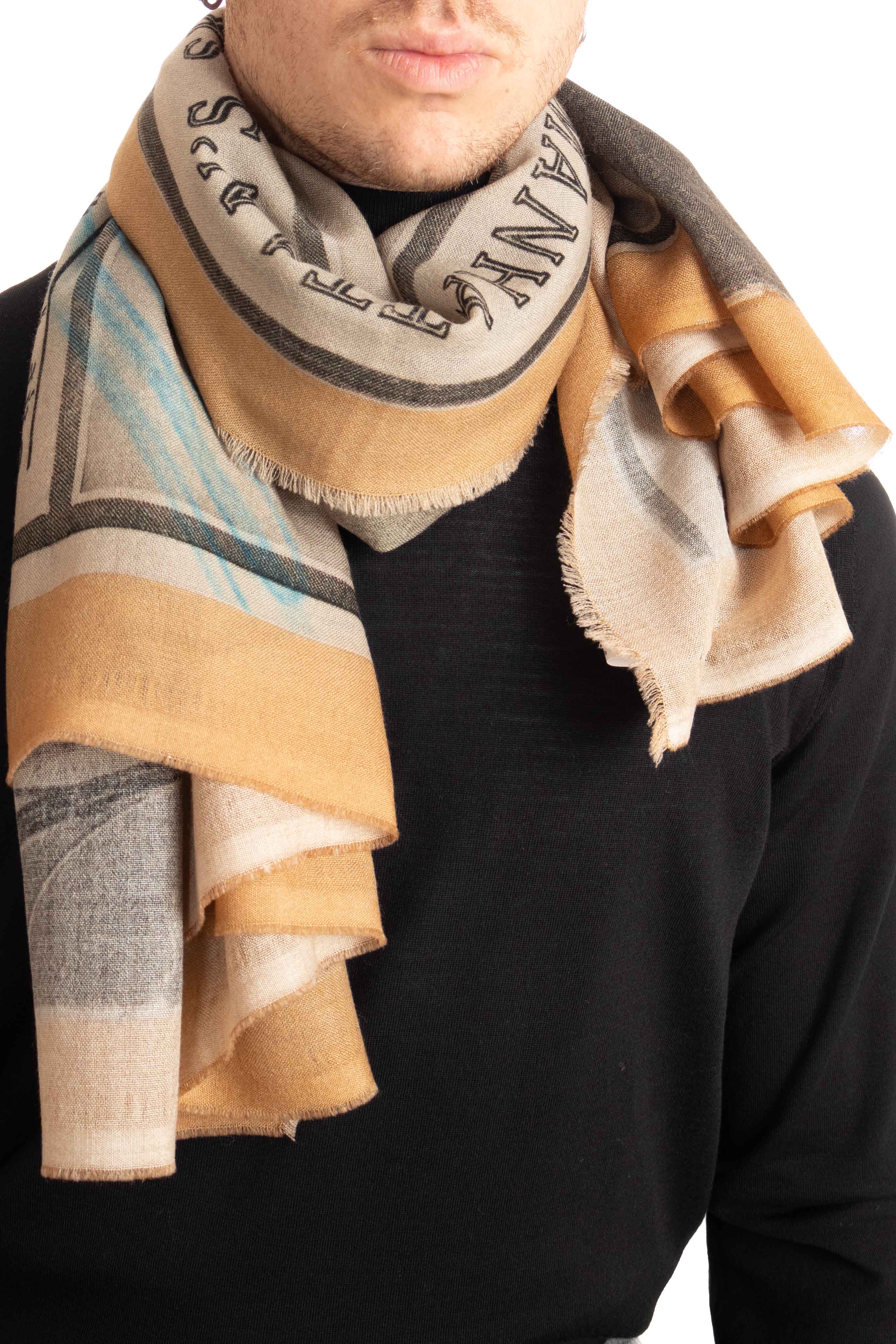 Manhattan model wool scarf