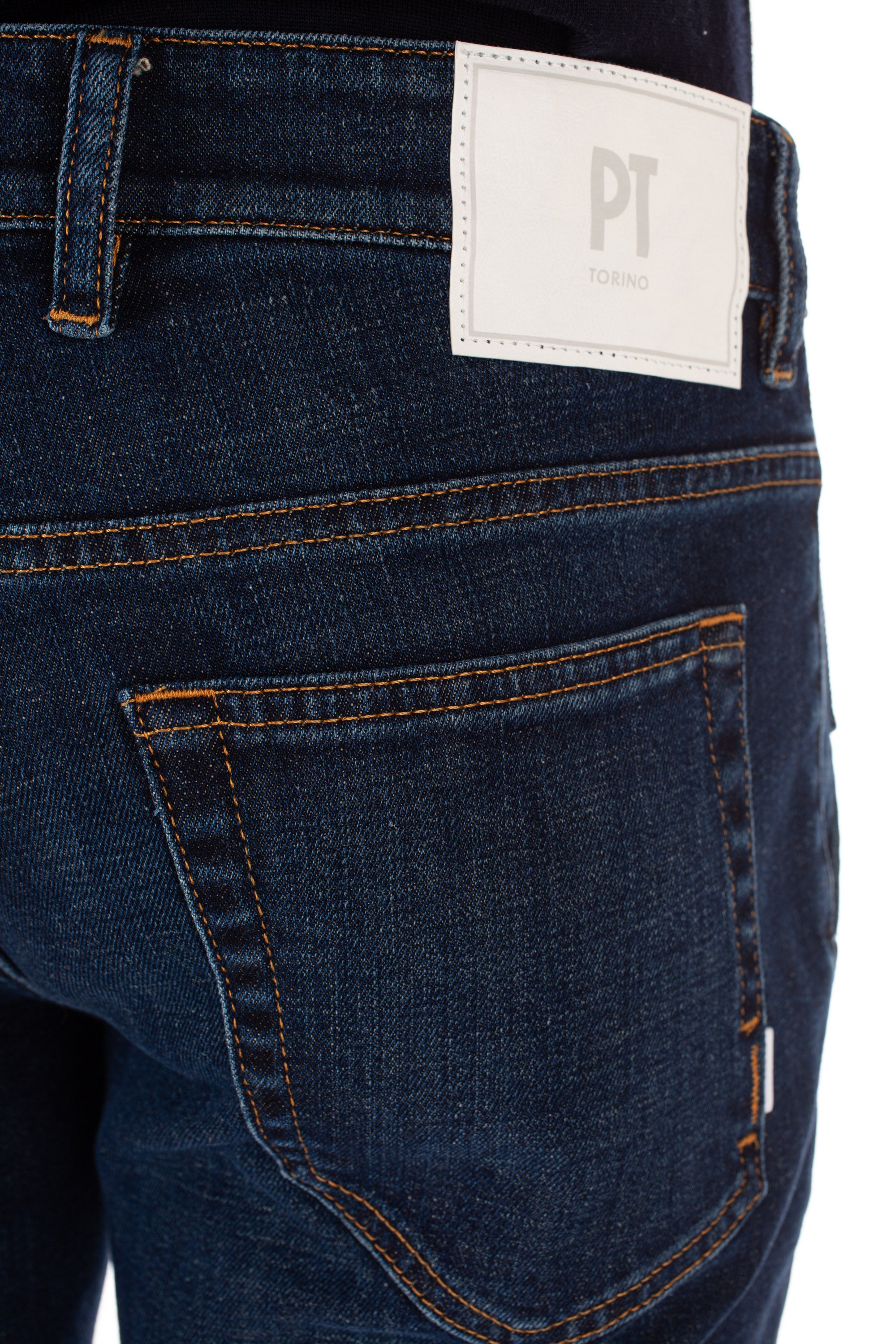 Dunkle Denim-Jeans mit Indie-Passform