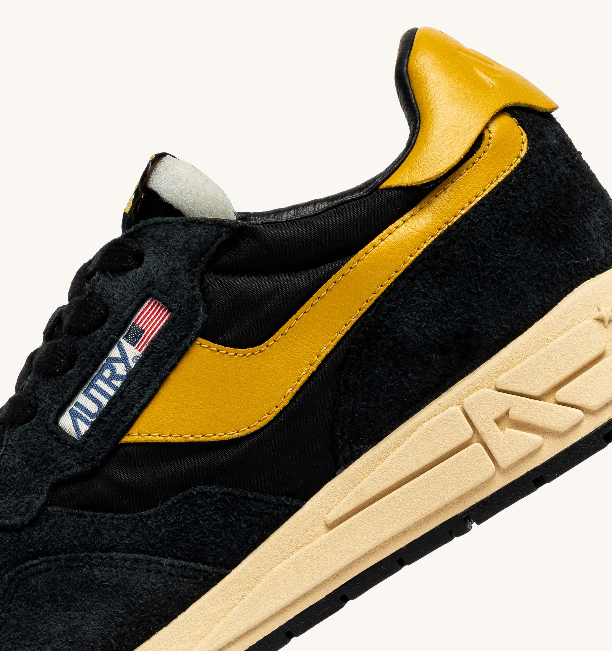 Autry Running in camoscio e mesh mod. Reelwind WWLM UT21 BLK/YELLOW 