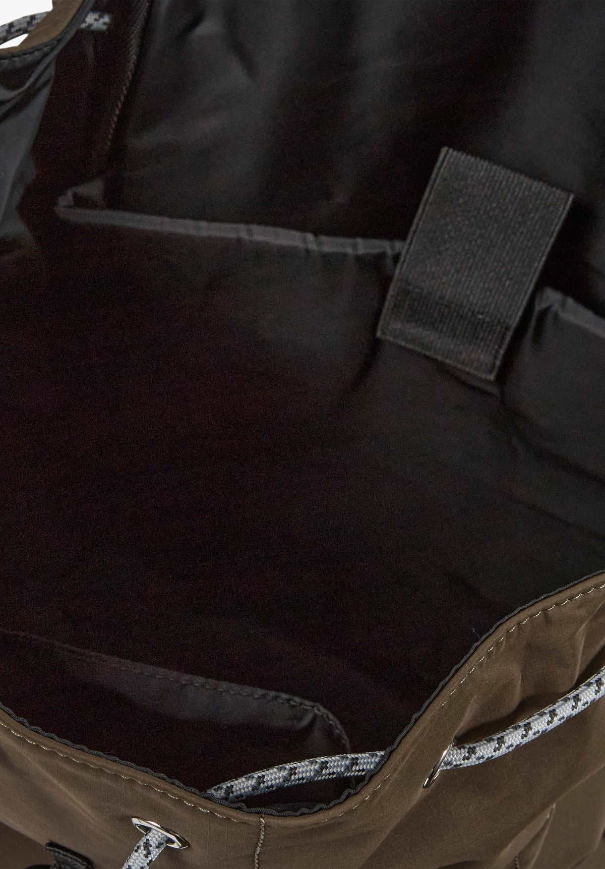 A.P.C. Zaino Trek 2.0 in nylon PAAGE H62631 JAD-KAKI FONCE 