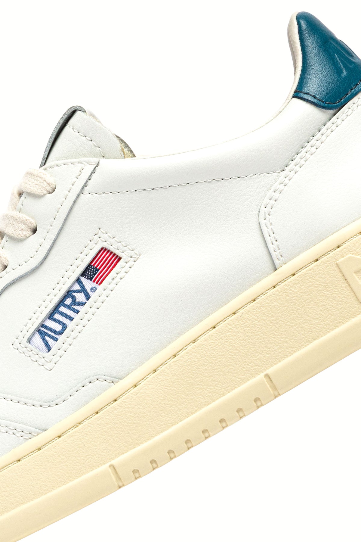 Autry Sneaker Medalist in pelle bianca con talloncino Malibu Blue AULM LL29 WHT/MALBLUE 