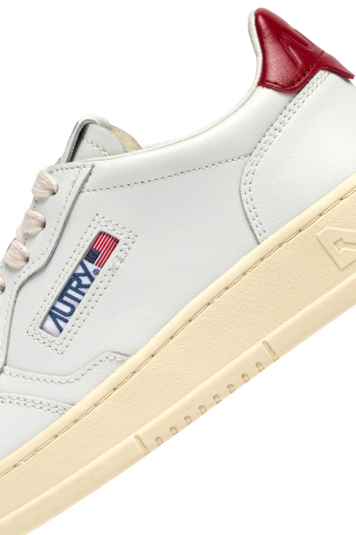 Autry Sneaker Medalist in pelle bianca con talloncino Deep Claret AULM LL33 WHT/DEEPCLARET 