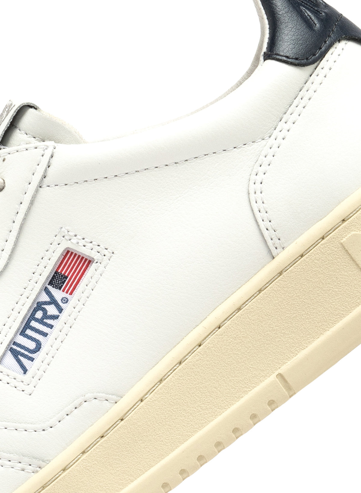 Autry Sneaker Medalist donna in pelle bianca con talloncino Space AULW LL12 WHT/SPACE 