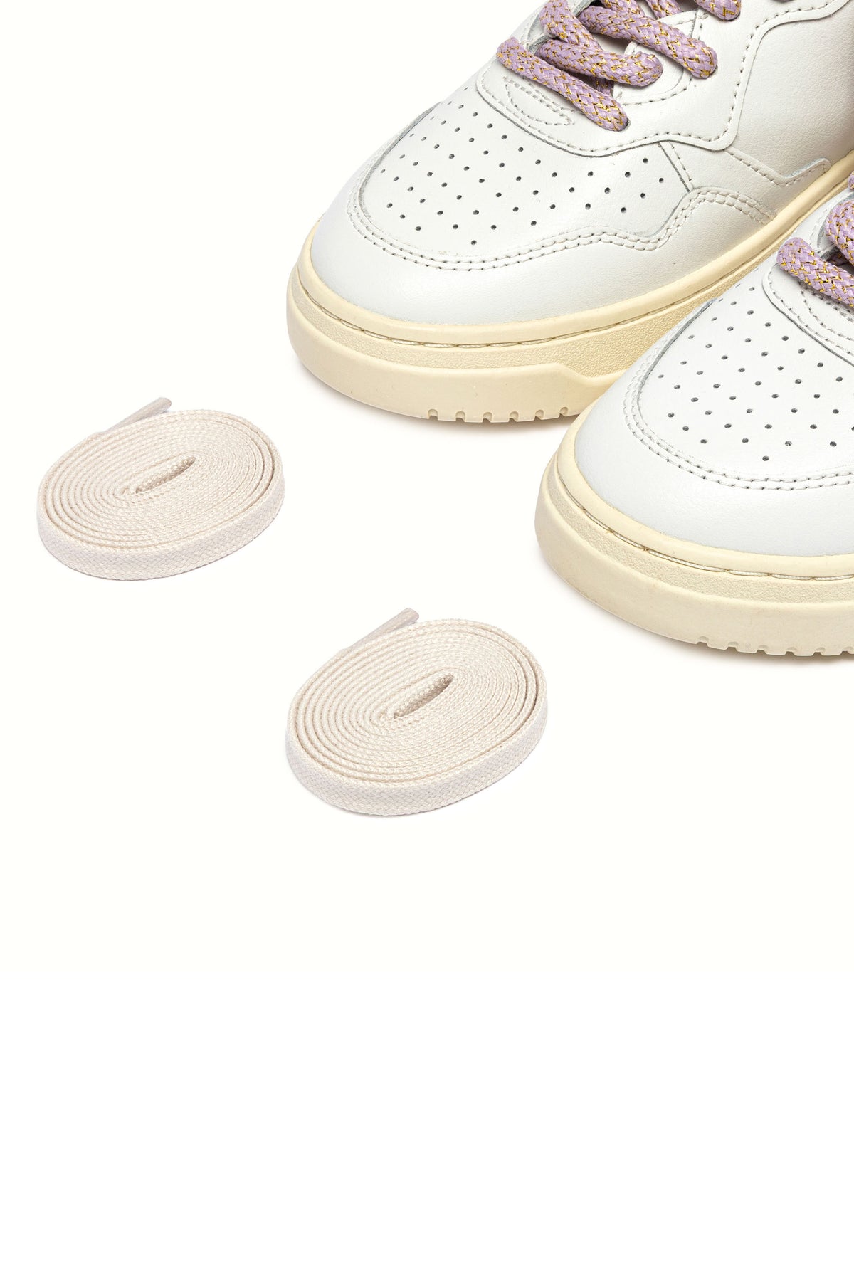 Autry Sneaker Medalist donna in pelle bianca con lacci oversize lilla Taiorch AULW SW04 WHT/TAIORCH 