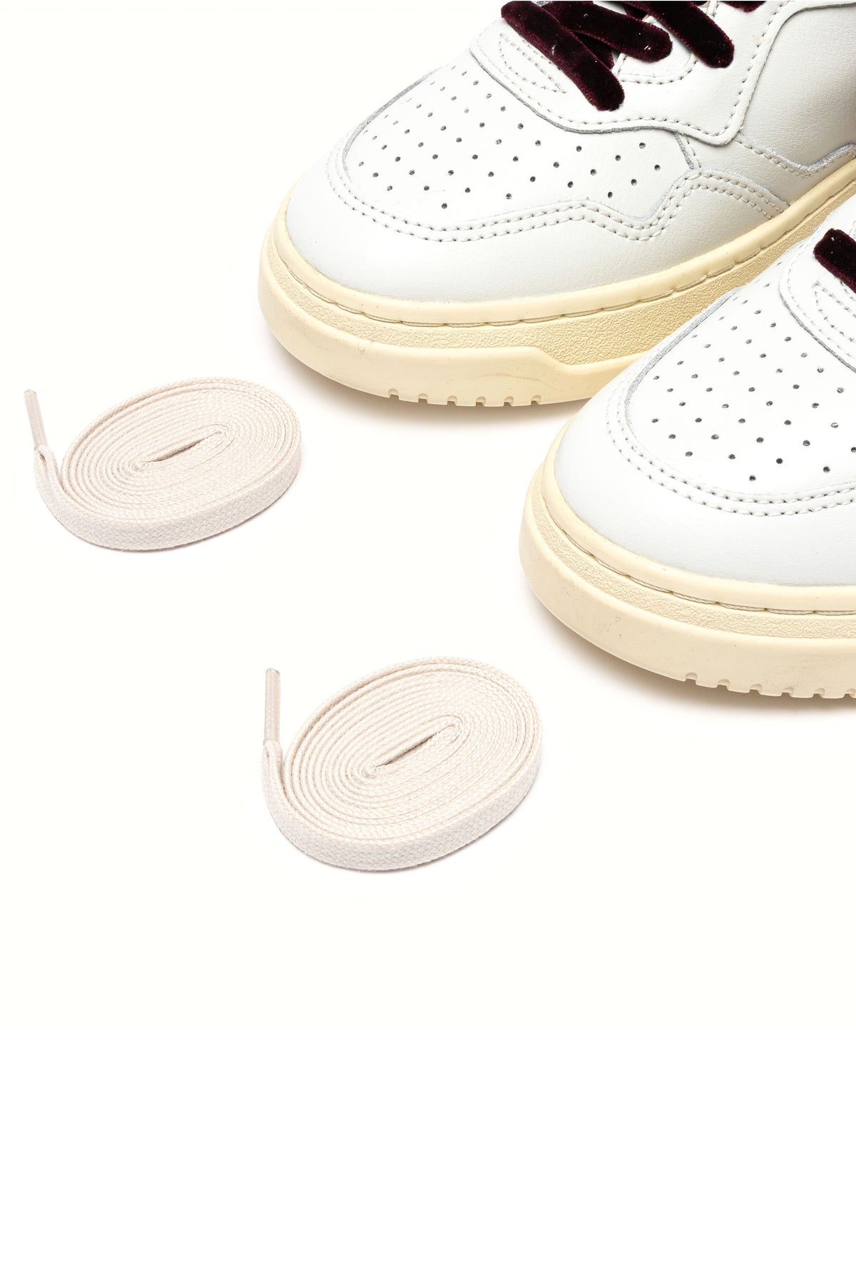 Autry Sneaker Medalist donna in pelle bianca con talloncino velluto Fig AULW VZ01 WHT/FIG 