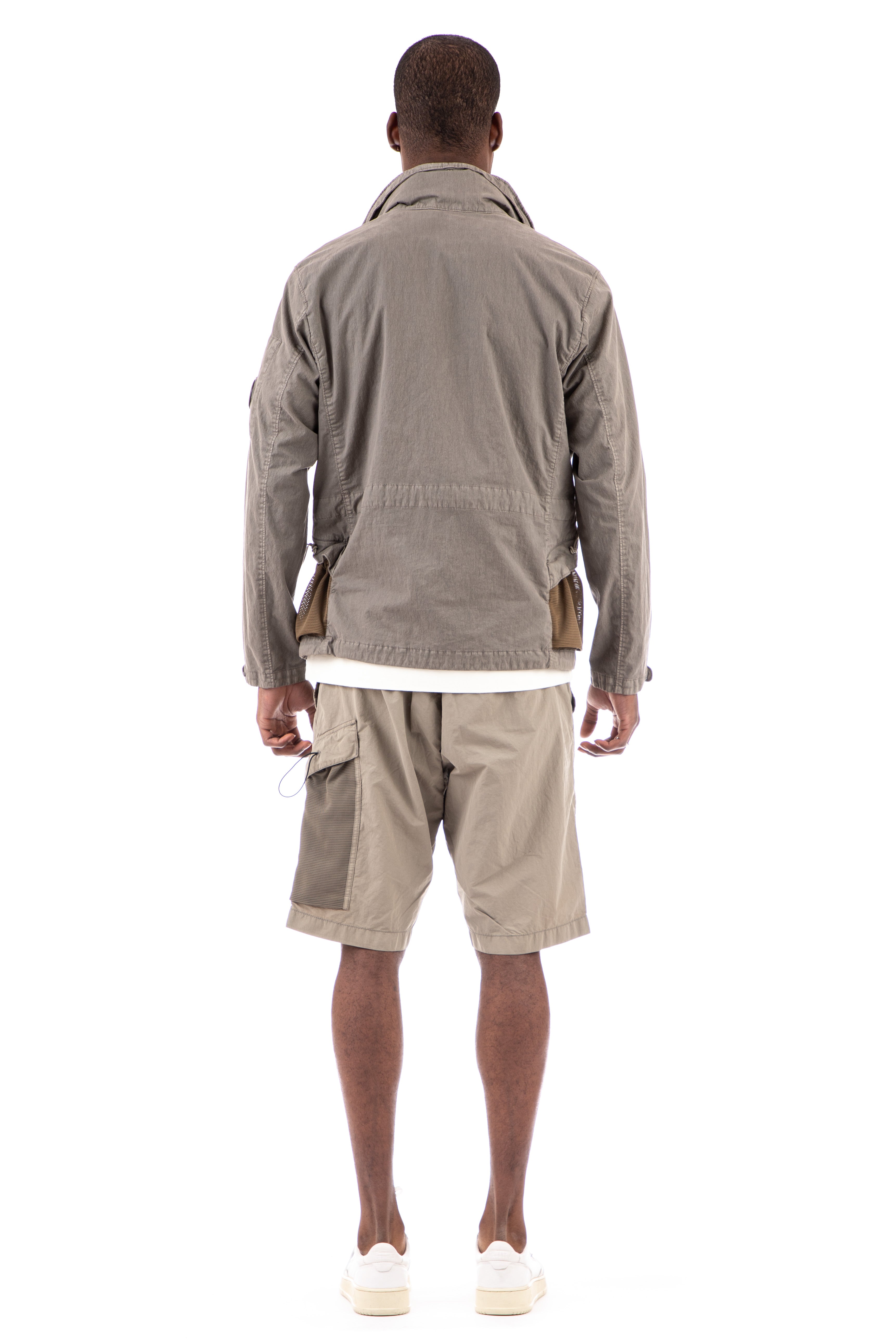 Multi-pocket jacket in 50 thread count coated cotton